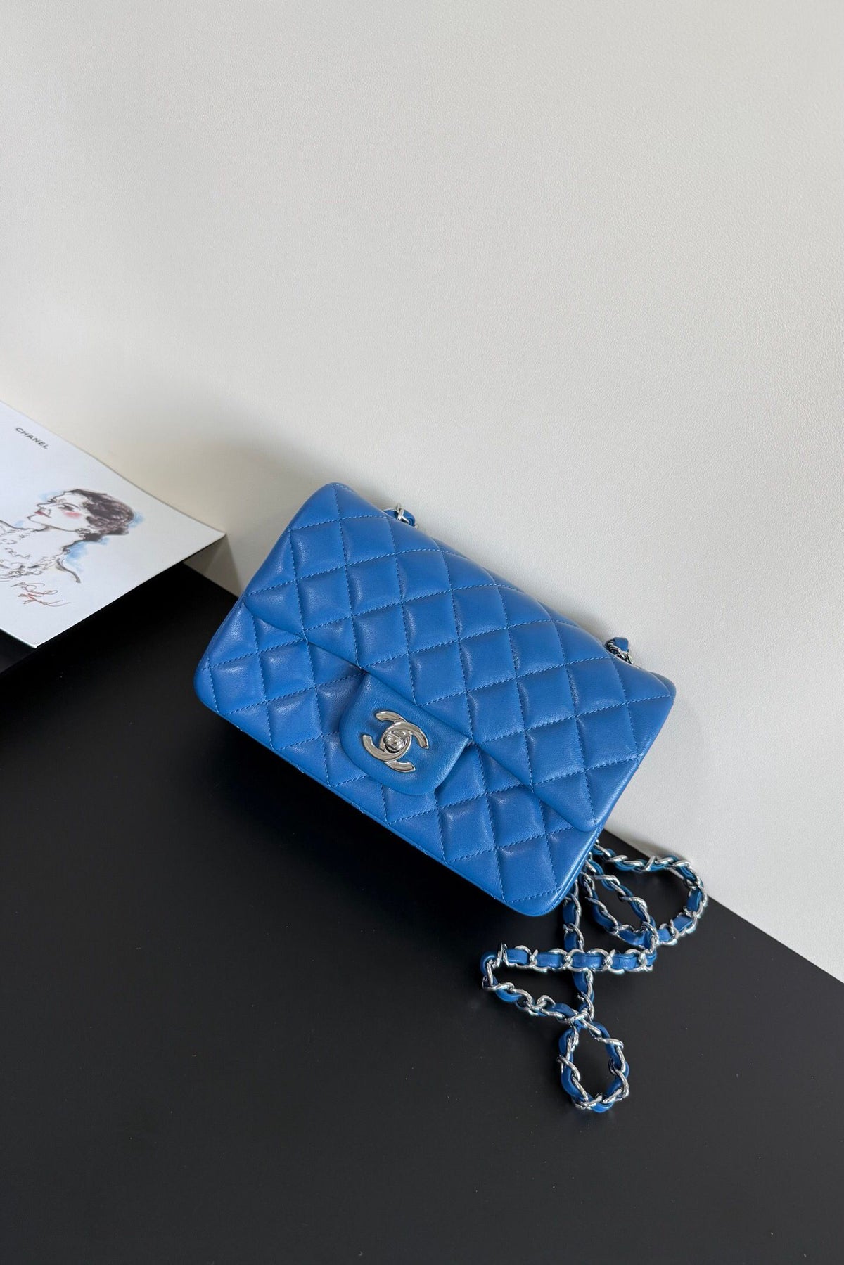 Upgraded version (full leather inside and outside) CF 20cm lambskin. Exclusive product on the market. Please see the pictures for leather details and workmanship. It is perfect. Welcome to compare. 116 electro-optical blue silver buckle.