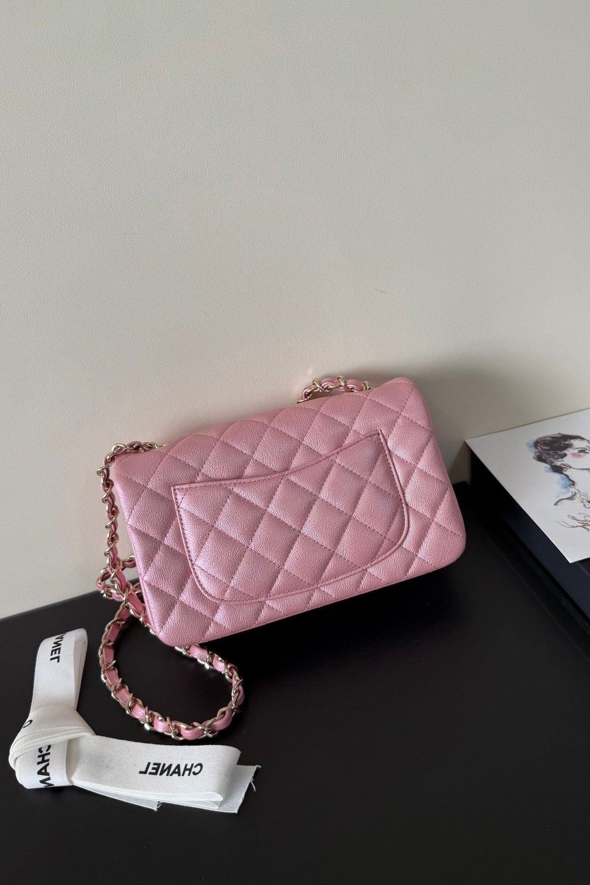 CF1116 new product fine ball pearlescent cowhide caviar (ball pattern) brand new upgraded version of the top original single item. Original leather imported from France. The fullness of the rhombus. The shape of the whole bag is particularly perfect in