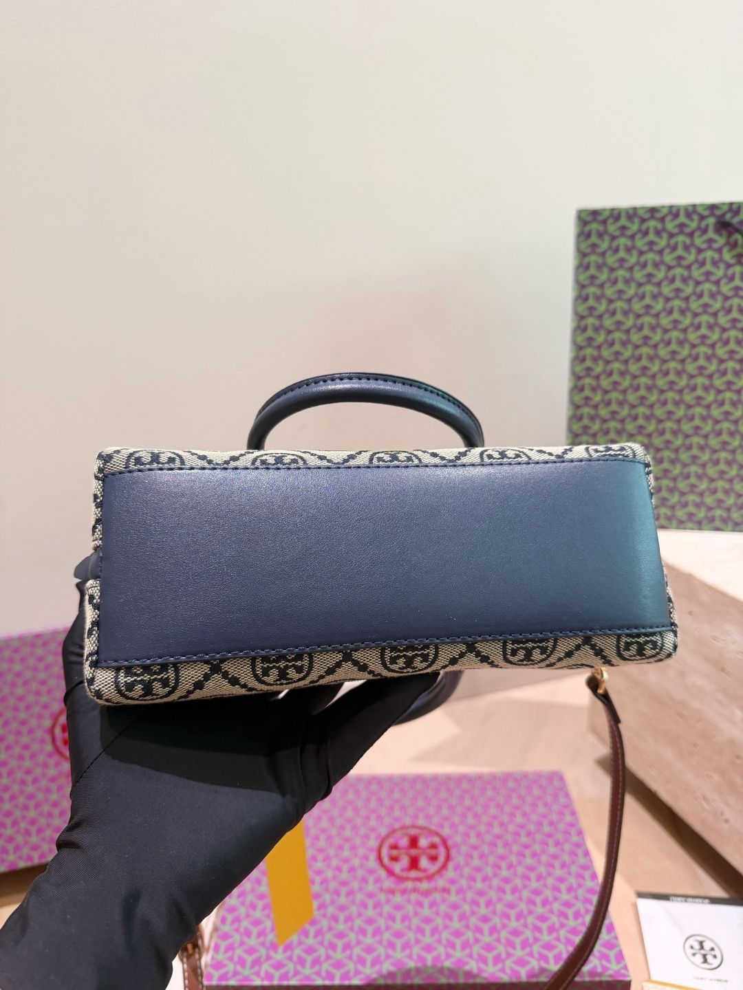 Box size 2414cm