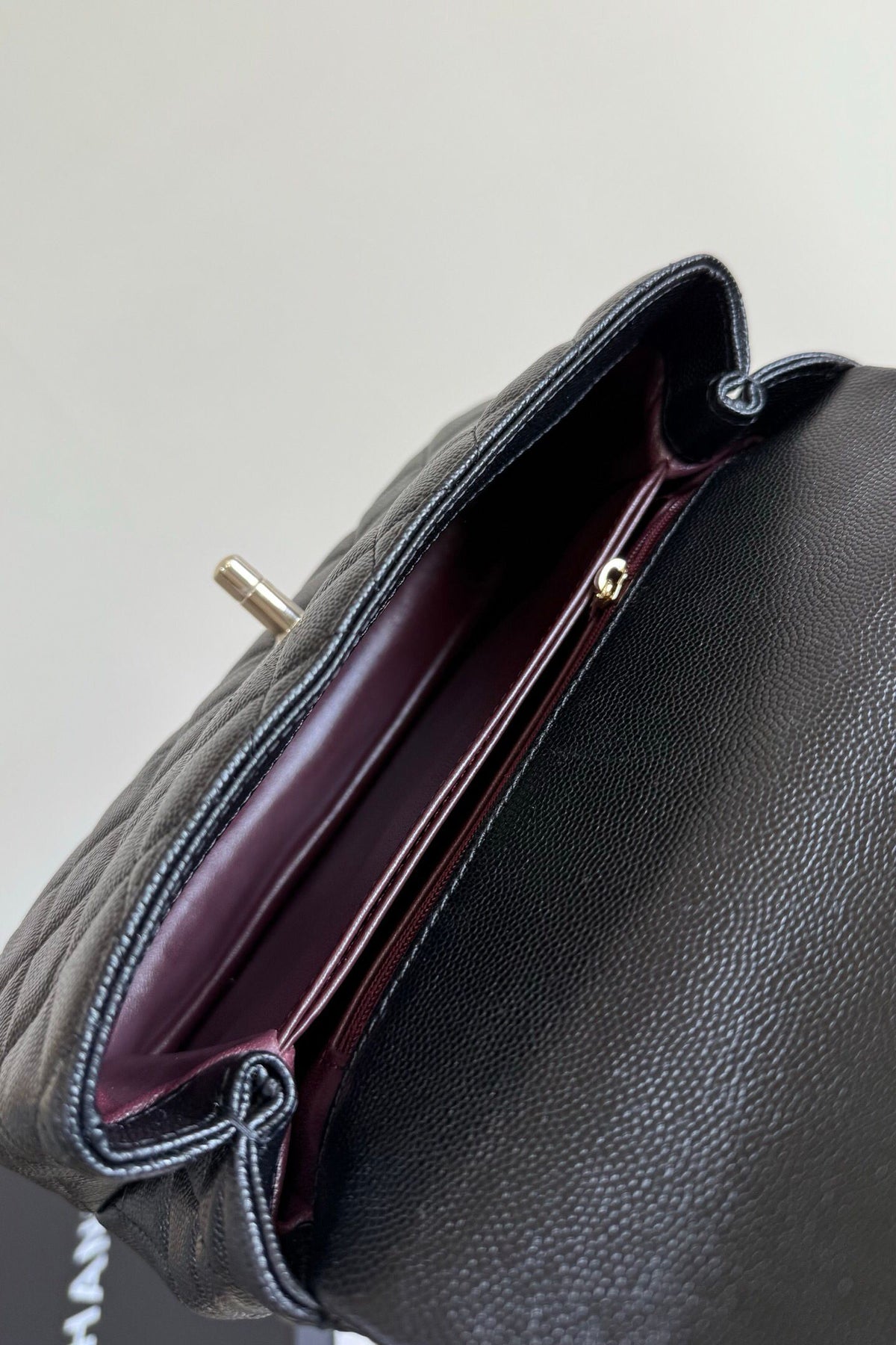 A186Coco handle top flip single shoulder chain handle bag, detachable shoulder strap, original cowhide soft to the touch, full copper hardware, size, small size 23cm1080