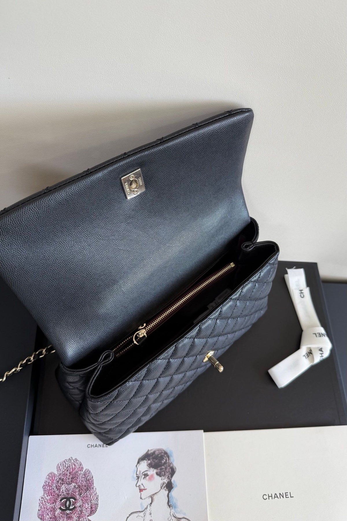 A184Coco handle top flip single shoulder chain handle bag, detachable shoulder strap, original cowhide soft to the touch, full copper hardware, size 28cm1150