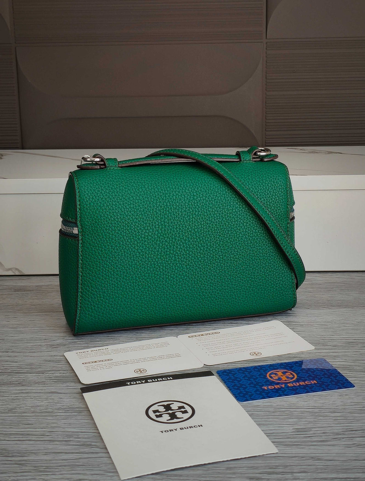 TB new Tory Burch lychee patterned cowhide box bag, cowhide makeup bag, single shoulder, single shoulder, crossbody, or handbag is both suitable