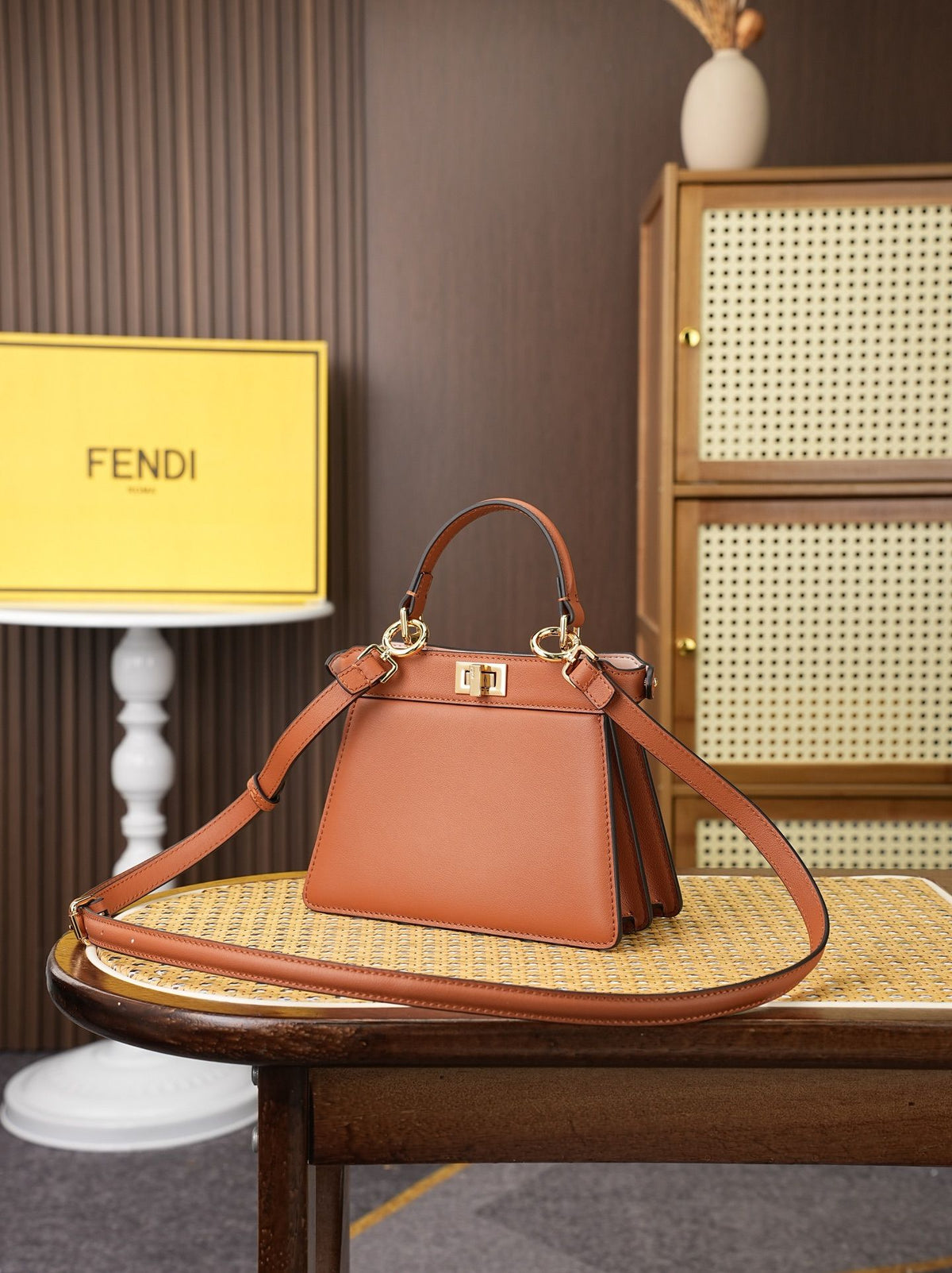 Model 8005 small size 201115cm FE ND1 peekaboo I see u handbag, brand new peekaboo I see u just to see your different side, new design continues the classic peekaboo trapezoidal contour and square twist lock design, with organ style design added to the