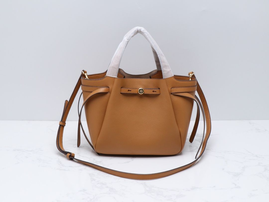Purchasing Quality 420 Latest Tory Brunch Little Xiaomi Tote Bag Made of Soft Pebble Leather with a Soft Waist silhouette, It is the Ultimate Daily Handbag. Lightweight, spacious interior with deep pockets, thin waistband, and our brand new button logo
