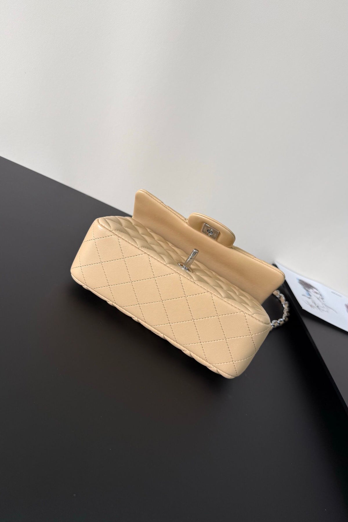 Upgraded version (full leather inside and outside) CF 20cm lambskin. Exclusive good product on the market. Please see the pictures for leather details and workmanship. It is perfect. Welcome to compare. 116 apricot silver buckle.