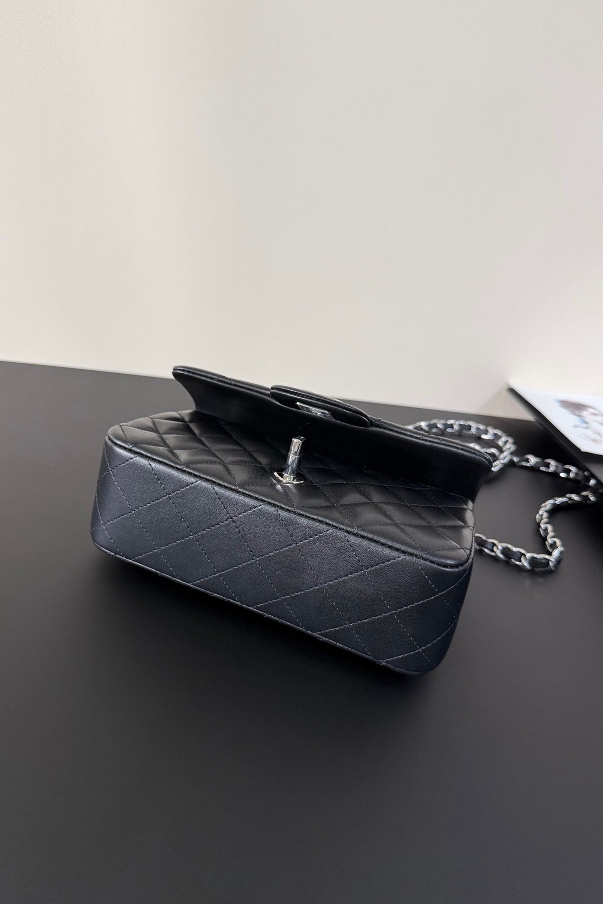 Upgraded version (full leather inside and outside) CF 20cm lambskin. Exclusive product in the market. Please see the pictures for leather details and workmanship. It is perfect. Welcome to compare. 116