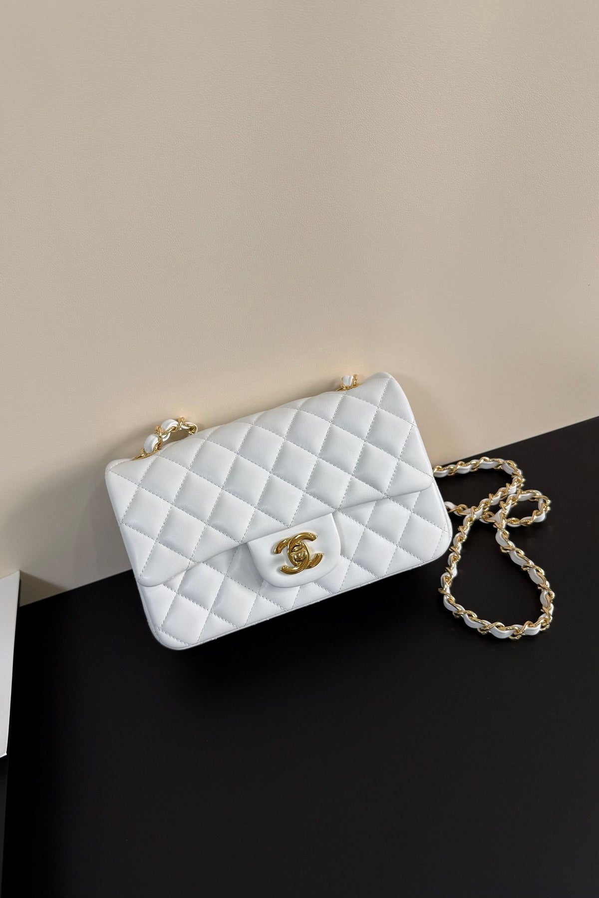 Upgraded version (full leather inside and outside) CF 20cm lambskin. Exclusive product in the market. Please see the pictures for leather details and workmanship. It is perfect. Welcome to compare. 116 Platinum