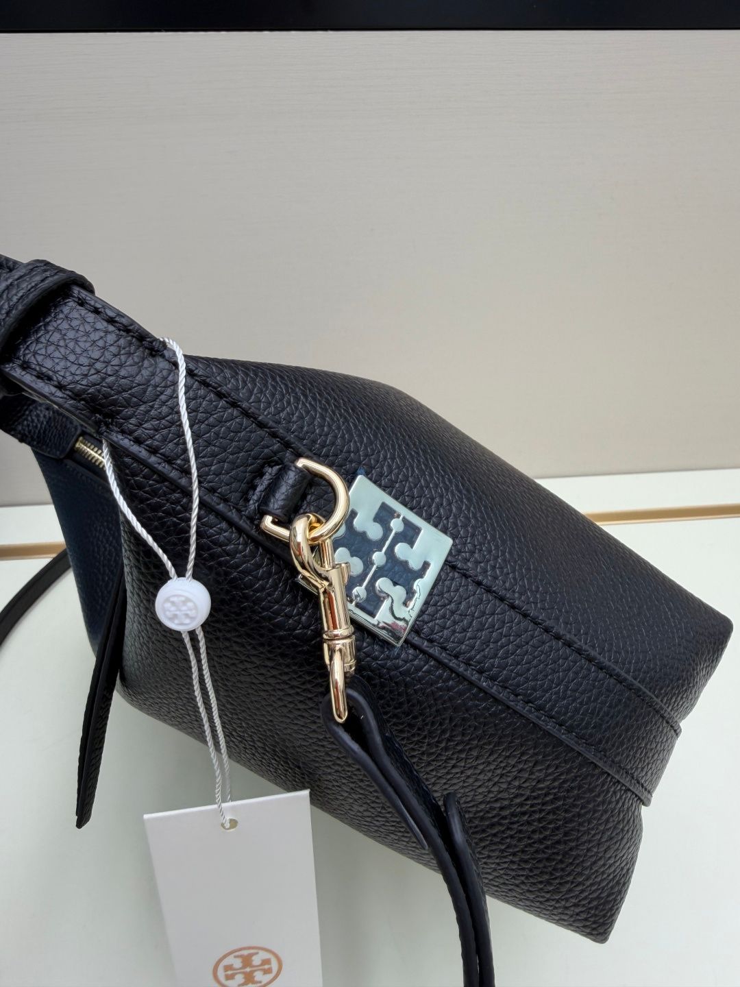 New small-sized floral TB commuting bag for spring and summer fashion show, popular selection of top layer cowhide, lychee patterned cowhide dumpling bag, lunch box bag, box bag, portable single room armpit bag, crossbody bag