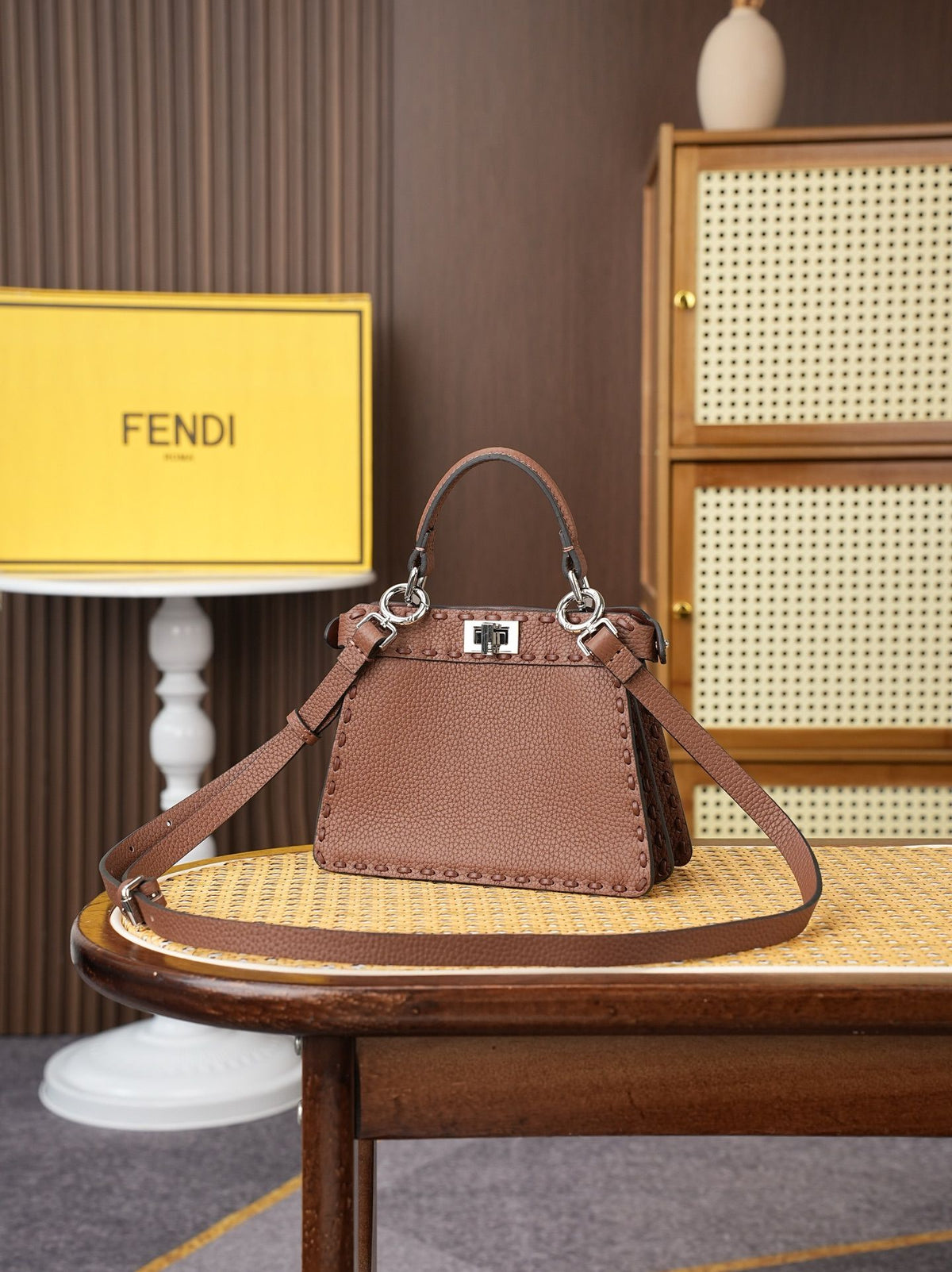 Model 15009 Caramel Brown Size 20cm Details Caramel Brown Hand sewn Peekaboo ISeeU Medium Handbag Litchi Pattern Calfskin Material with Classic Twisted Lock Soft Nappa Leather Lining on Both Sides Separated by Hard Dividers with Buckle Internal Pocket