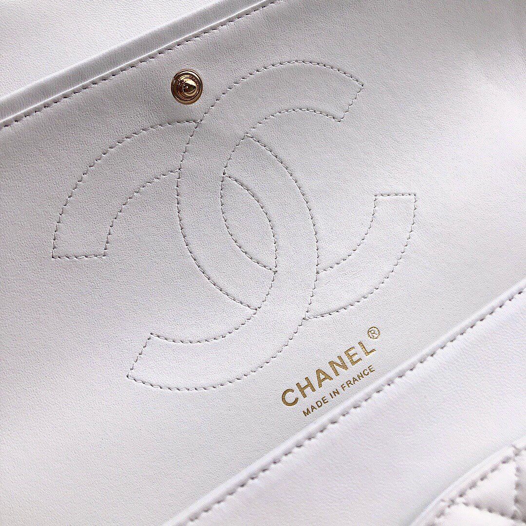 The latest upgraded version A1113, so beautiful that no one has friends CF, classic rhombus series, original lambskin small buckle version, professionally customized heavyweight hardware shoulder straps, hand-made wiring, lined leather, exquisite hot