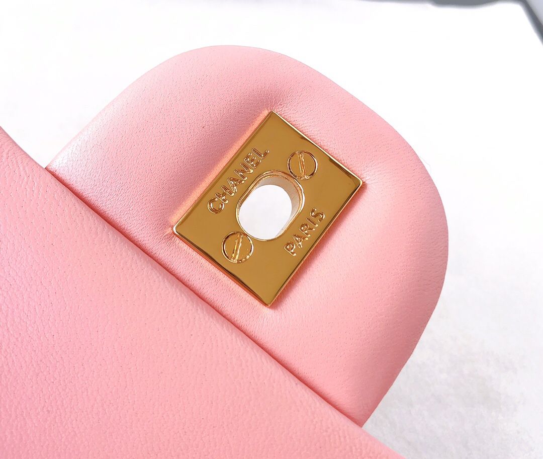 Fang Fatzi Mini 17cm CF has a very feminine elegance and inherits classics. It is listed as the historical sales champion and is an indispensable piece in every pink fan’s wardrobe. 17cm650 Sheepskin
