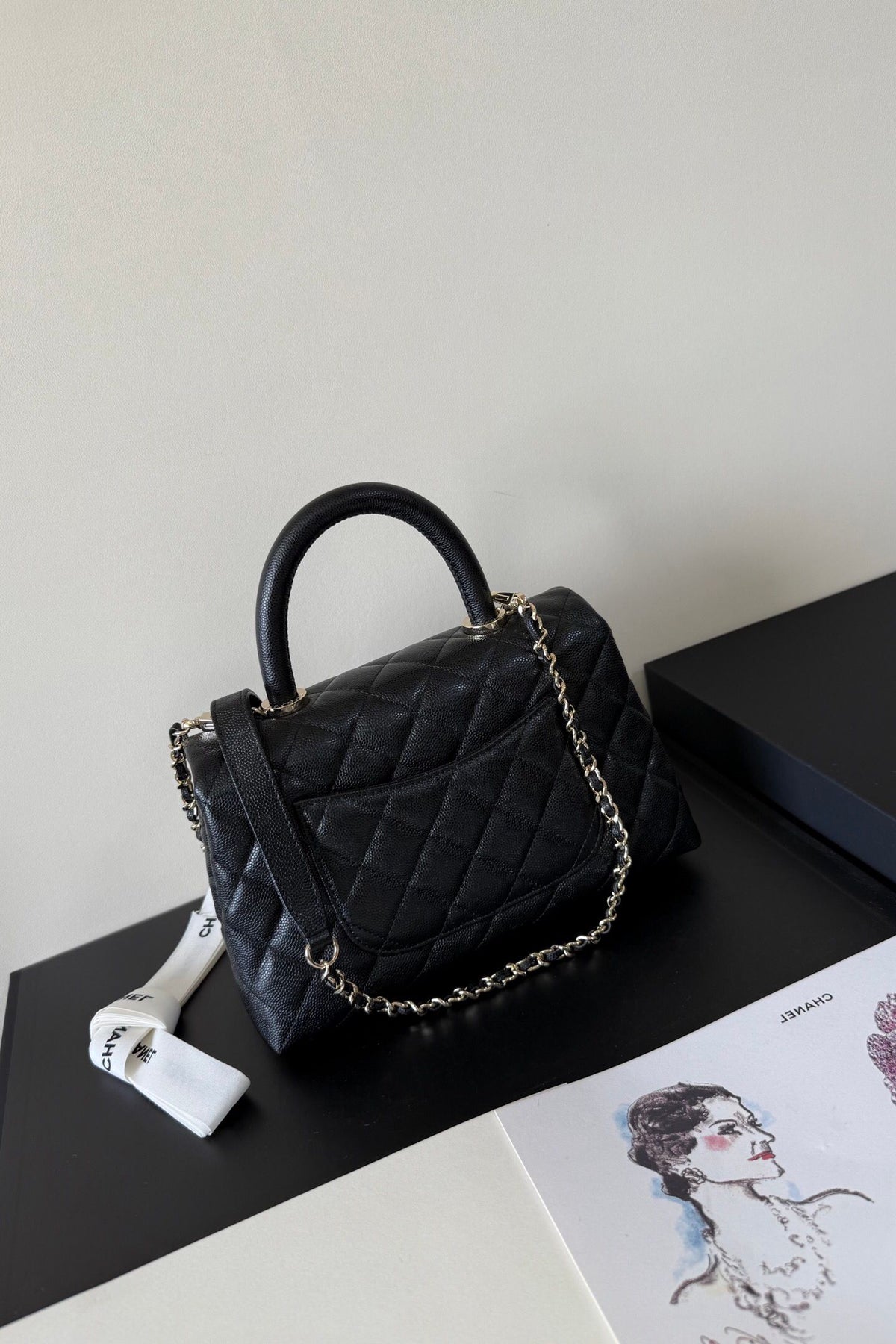 A186Coco handle top flip single shoulder chain handle bag, detachable shoulder strap, original cowhide soft to the touch, full copper hardware, size, small size 23cm1080