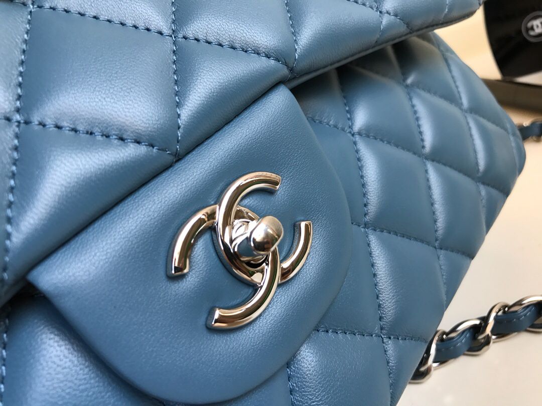 Upgraded version A1113 is too beautiful to have friends CF Classic diamond series Original lambskin small buckle version Professionally customized heavyweight hardware shoulder straps Handmade wiring Matching with same color lining Exquisite hot stamping