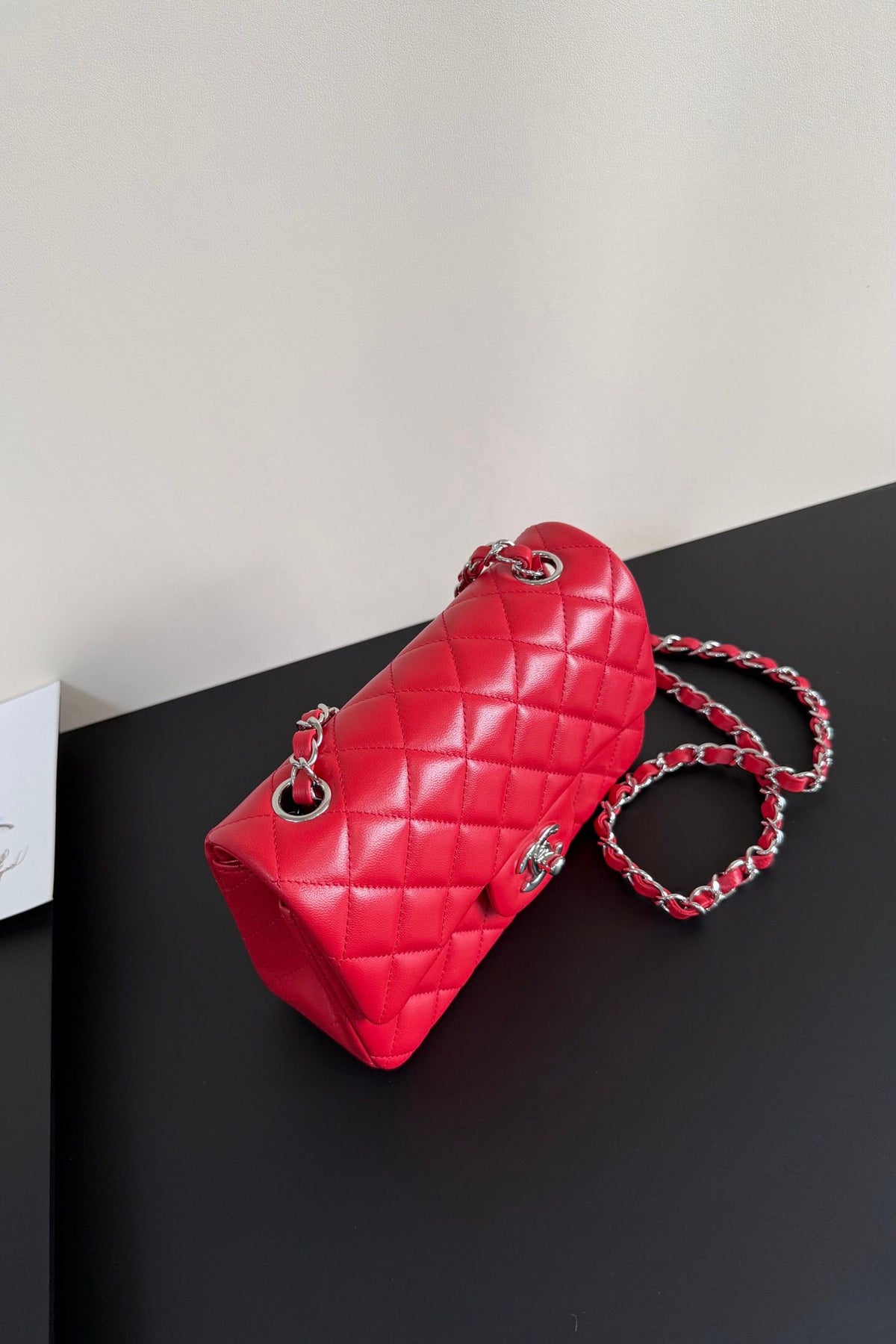 Upgraded version (full leather inside and outside) CF 20cm lambskin. Exclusive product in the market. Please see the pictures for leather details and workmanship. It is perfect. Welcome to compare. 116 red silver buckle.