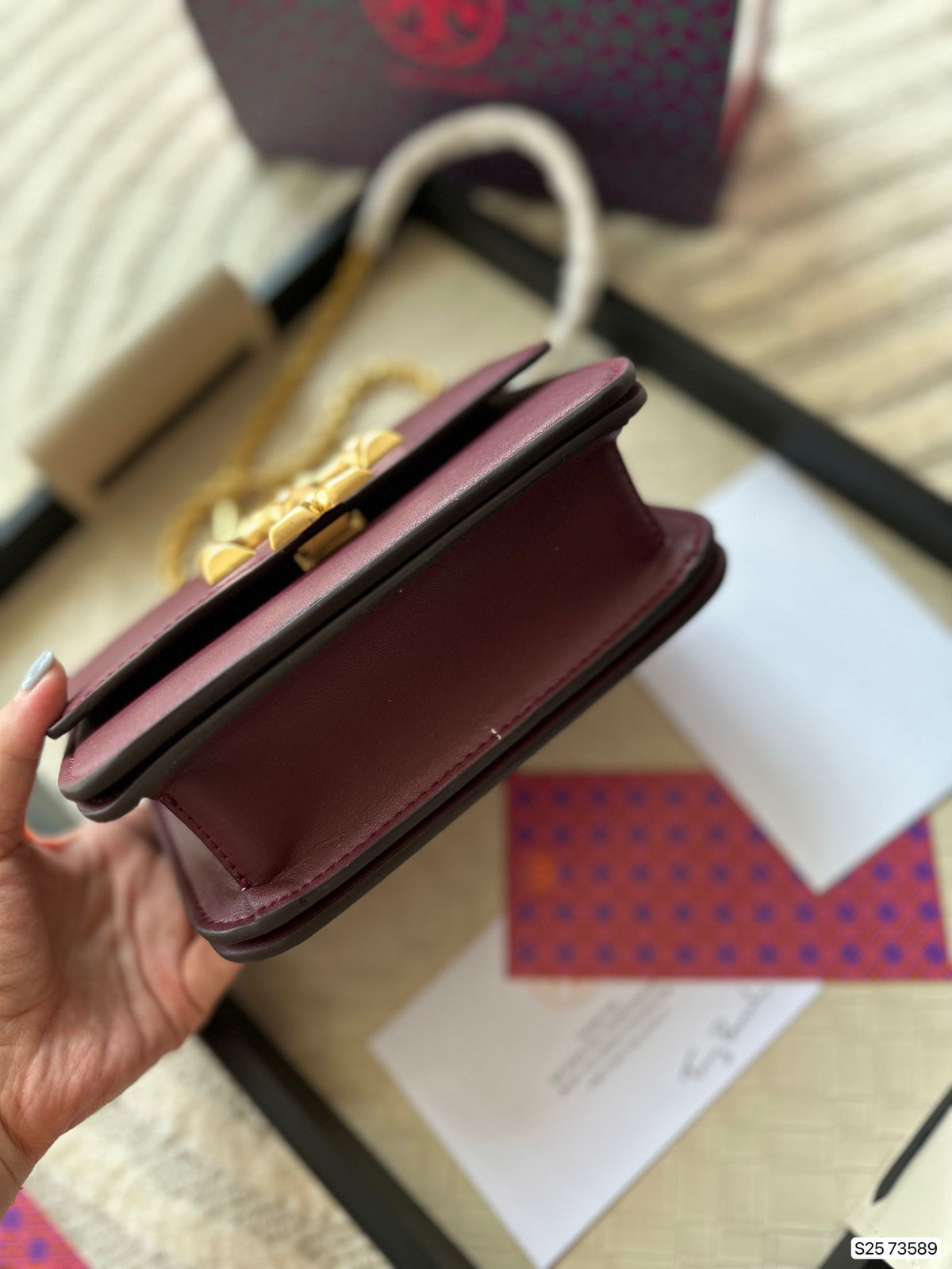 Gift box packaging Toryburch small gold bricks Toryburch really loves this metallic texture