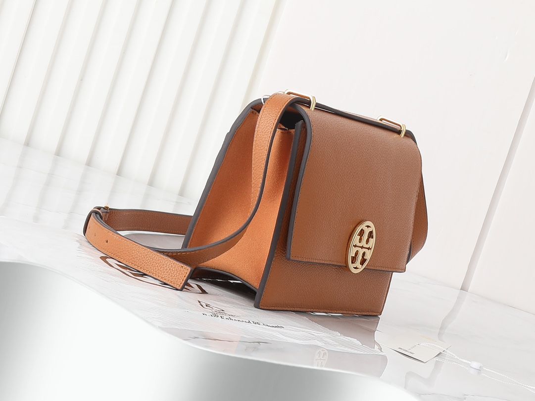 Original order quality, new product attention to details guarantee genuine leather TORY BURCH, Tang Libaiqi's new Miller organ bag! Crafted with lychee patterned cowhide and adorned with iconic shiny gold double tlogo, the adjustable length leather should