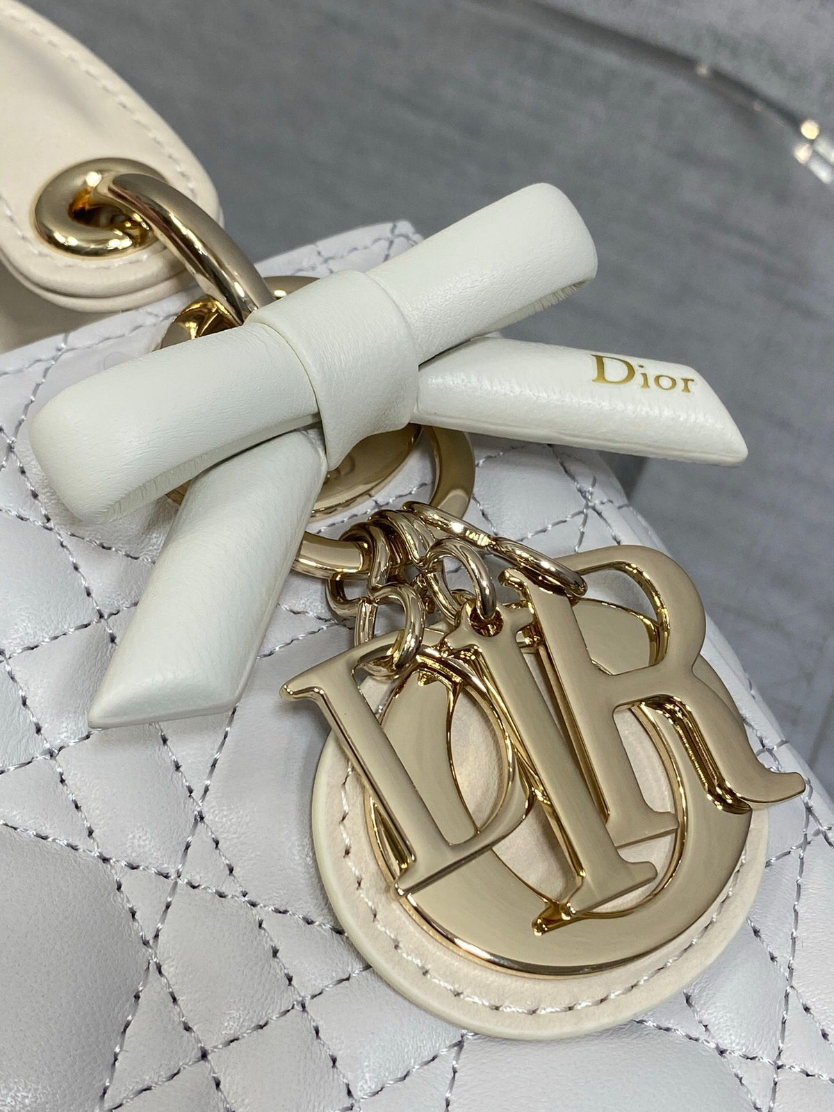 Classic Lady's latest bow-tie Princess Diana bag. A must-have three-compartment bag for everyone. Charming, elegant and full of aura. It is also full of femininity when carried cross-body. Classic fashion style. This beautiful bag is available on Instagra