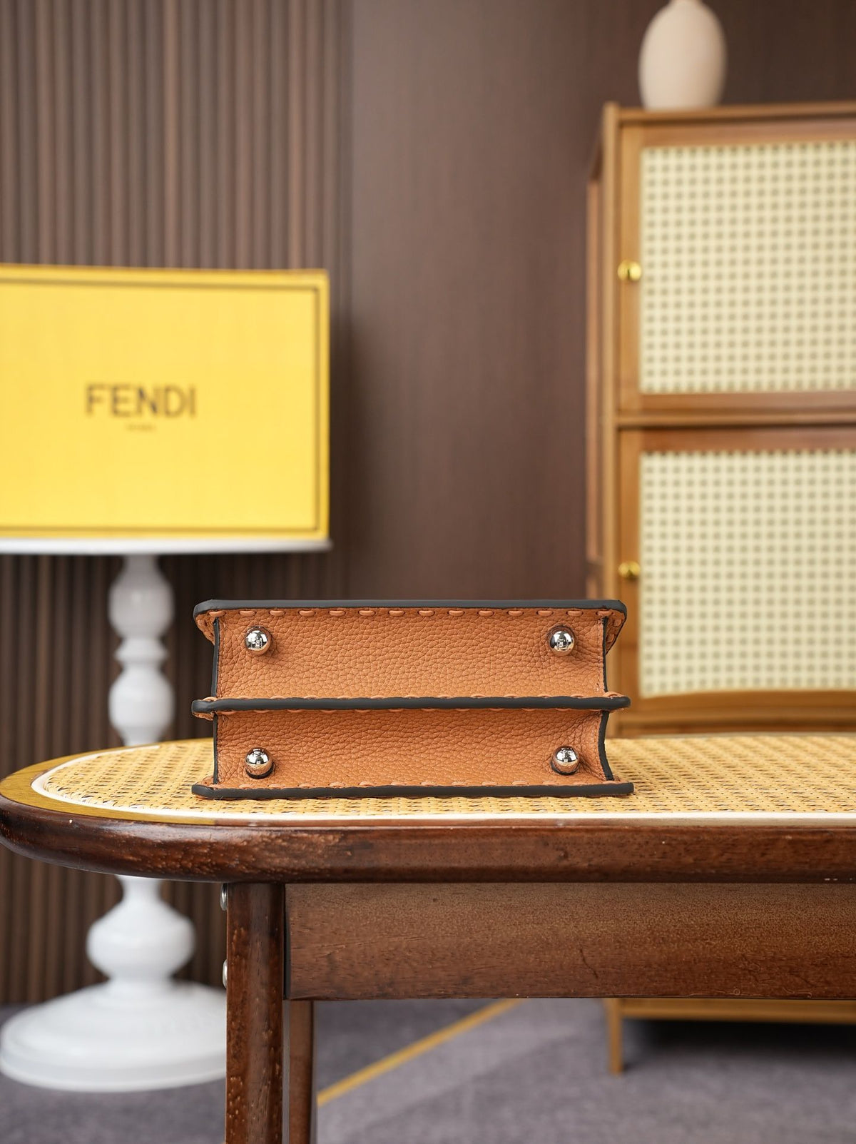 Model 15009 Honey Brown Size 20cm Details Honey Brown Hand sewn Peekaboo ISeeU Medium Handbag Litchi Pattern Calfskin Material with Classic Twisted Lock Soft Nappa Leather Lining on Both Sides Separated by Hard Separations with Buckle Internal Pocket