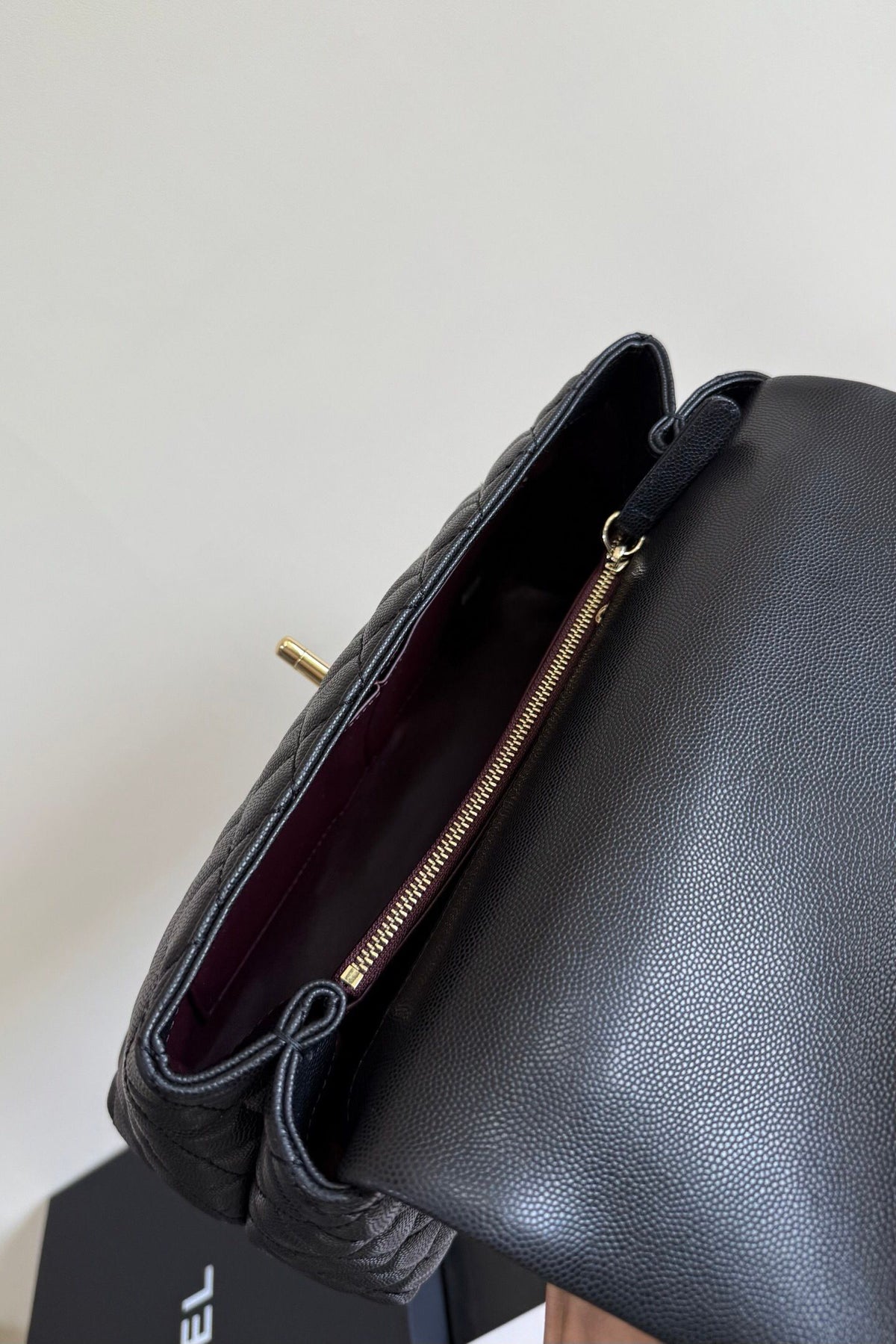 A184Coco handle top flip single shoulder chain handle bag, detachable shoulder strap, original cowhide soft to the touch, full copper hardware, size 28cm1150