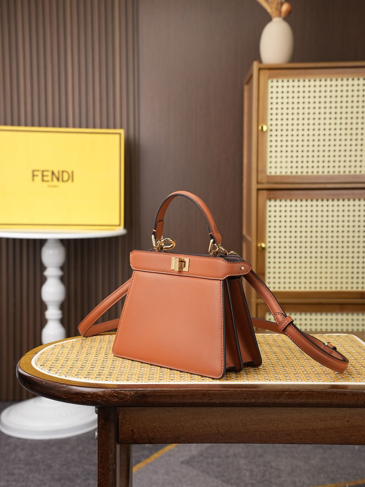 Model 8005 small size 201115cm FE ND1 peekaboo I see u handbag, brand new peekaboo I see u just to see your different side, new design continues the classic peekaboo trapezoidal contour and square twist lock design, with organ style design added to the
