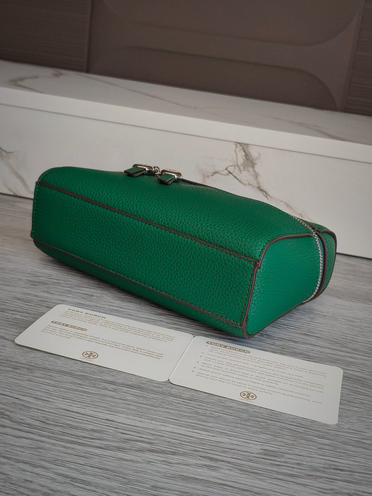 TB new Tory Burch lychee patterned cowhide box bag, cowhide makeup bag, single shoulder, single shoulder, crossbody, or handbag is both suitable