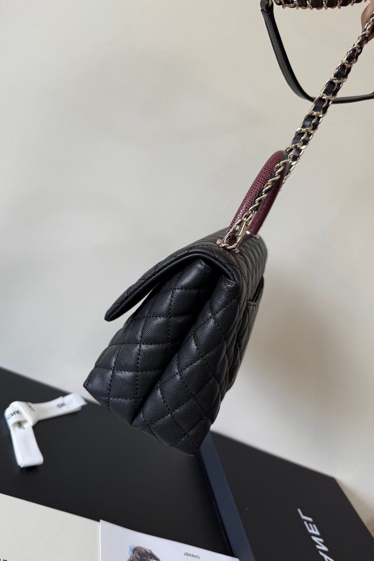 A184Coco handle top flip single shoulder chain handle bag, detachable shoulder strap, original cowhide soft to the touch, full copper hardware, size 28cm1150