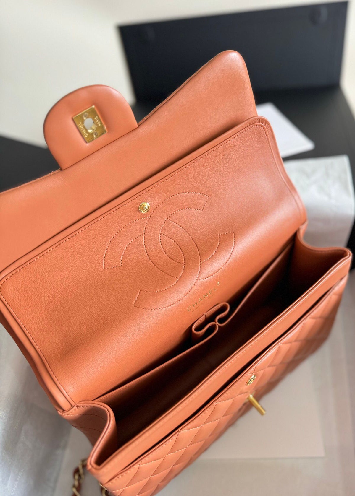 Upgraded version A1113 So beautiful that no one has friends CF Classic diamond series Original lambskin small buckle version Professionally customized heavyweight hardware shoulder straps Handmade wiring Lining leather Exquisite hot stamping font Uniform
