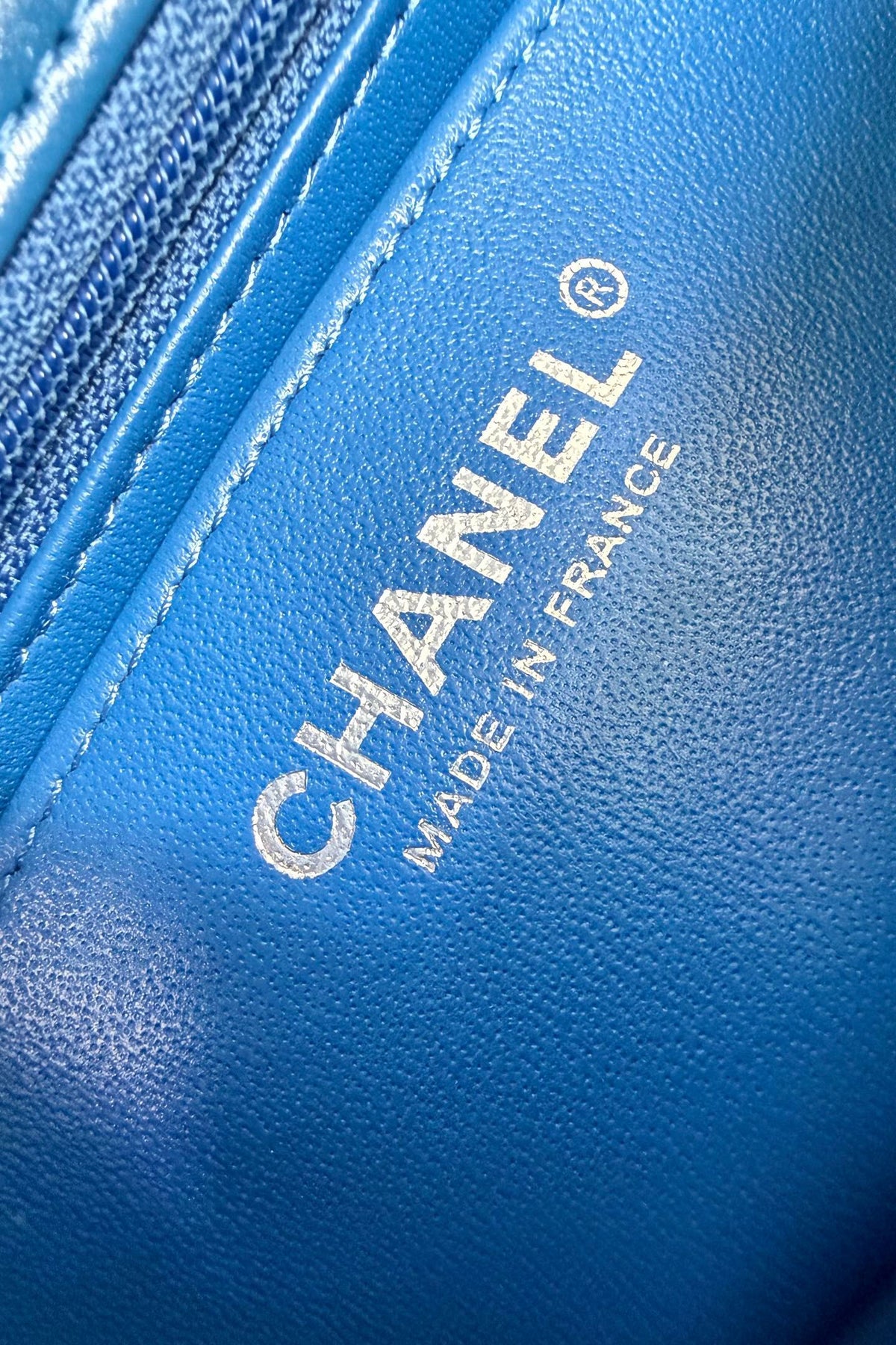 Upgraded version (full leather inside and outside) CF 20cm lambskin. Exclusive product on the market. Please see the pictures for leather details and workmanship. It is perfect. Welcome to compare. 116 electro-optical blue silver buckle.