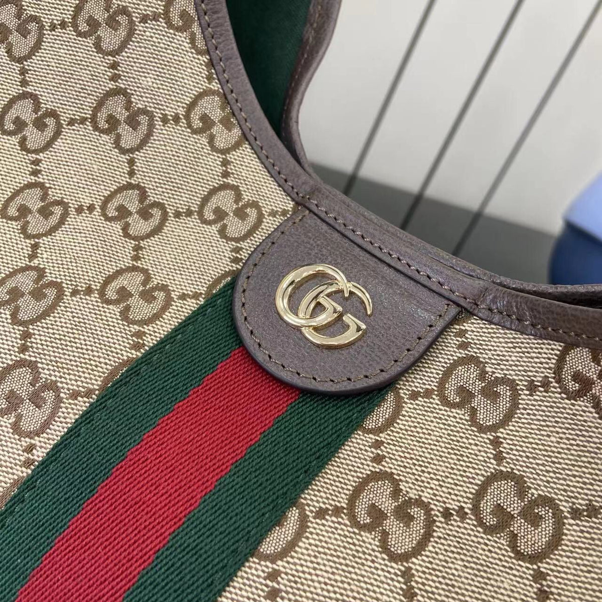 this top-of-the-line original single-piece bag with original leather and full packaging is the latest addition to the Giglio series, showcased at the 2026 early spring fashion show in Florence. It pays tribute to the brand's Italian roots