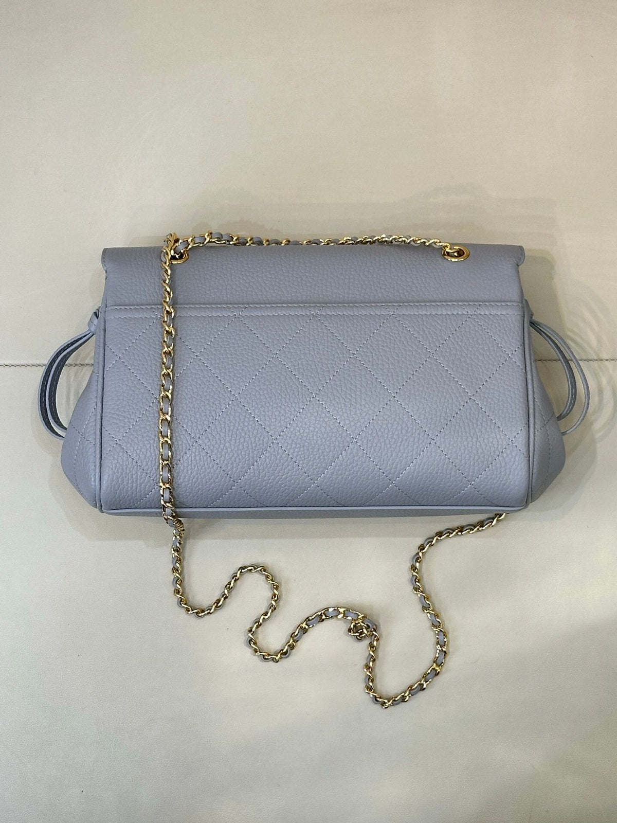 Gray blue, low saturation gray haze blue, cool and high-end, avoid the bad streets, black and white, low-key and niche, show temperament on the upper body, highly recognizable for commuting