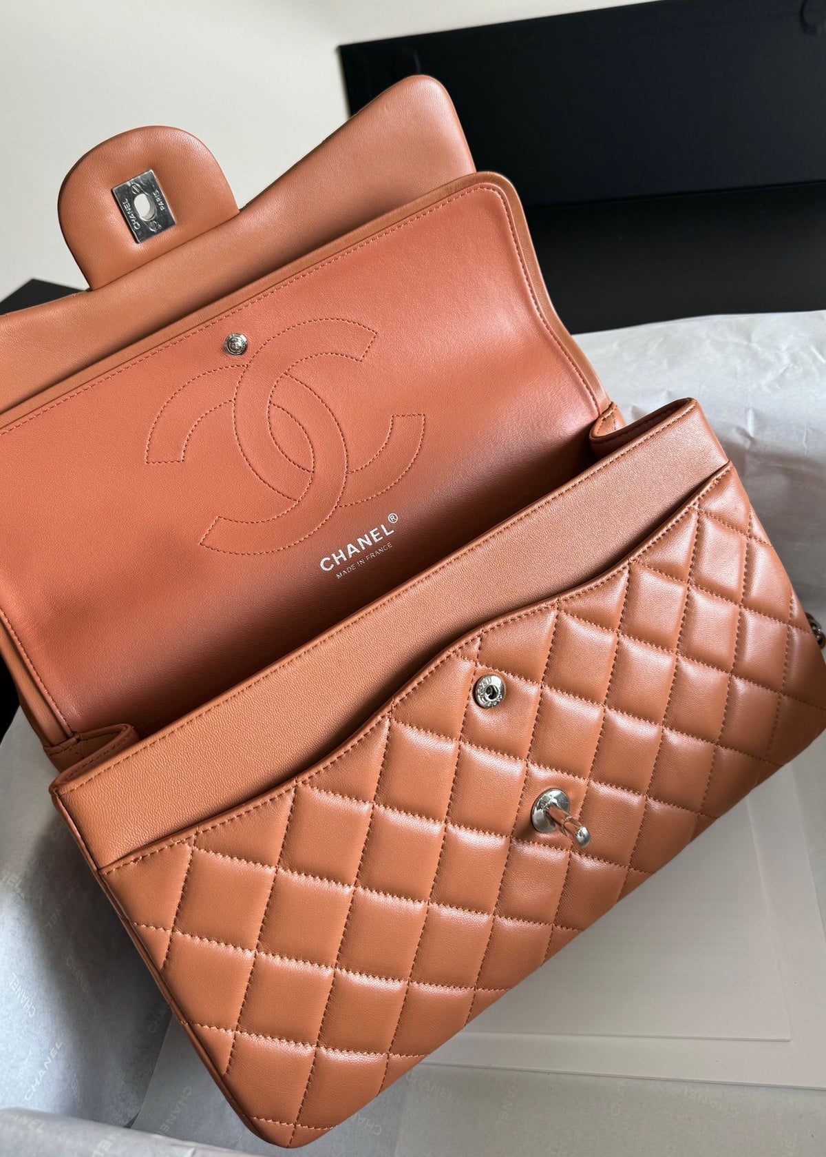 Upgraded version A1113 So beautiful that no one has friends CF Classic diamond series Original lambskin small buckle version Professionally customized heavyweight hardware shoulder straps Handmade wiring Lining leather Exquisite hot stamping font Uniform