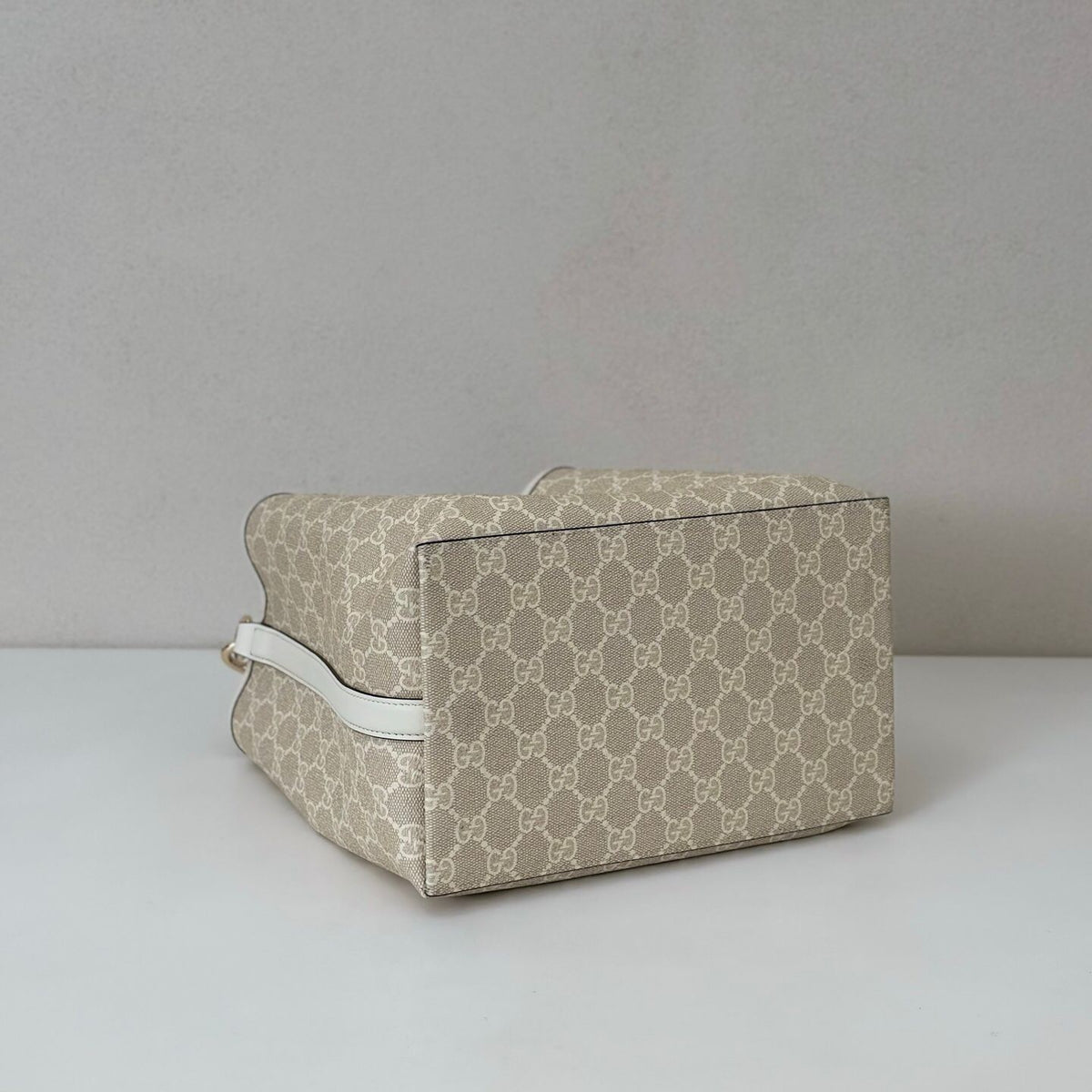 Top-grade original single product with original factory leather and complete packaging. Quality: top-grade original single product. Photographed in real life. Style number: 815103 white rubber. Dimensions: width 25x height 25x side width 15.5c