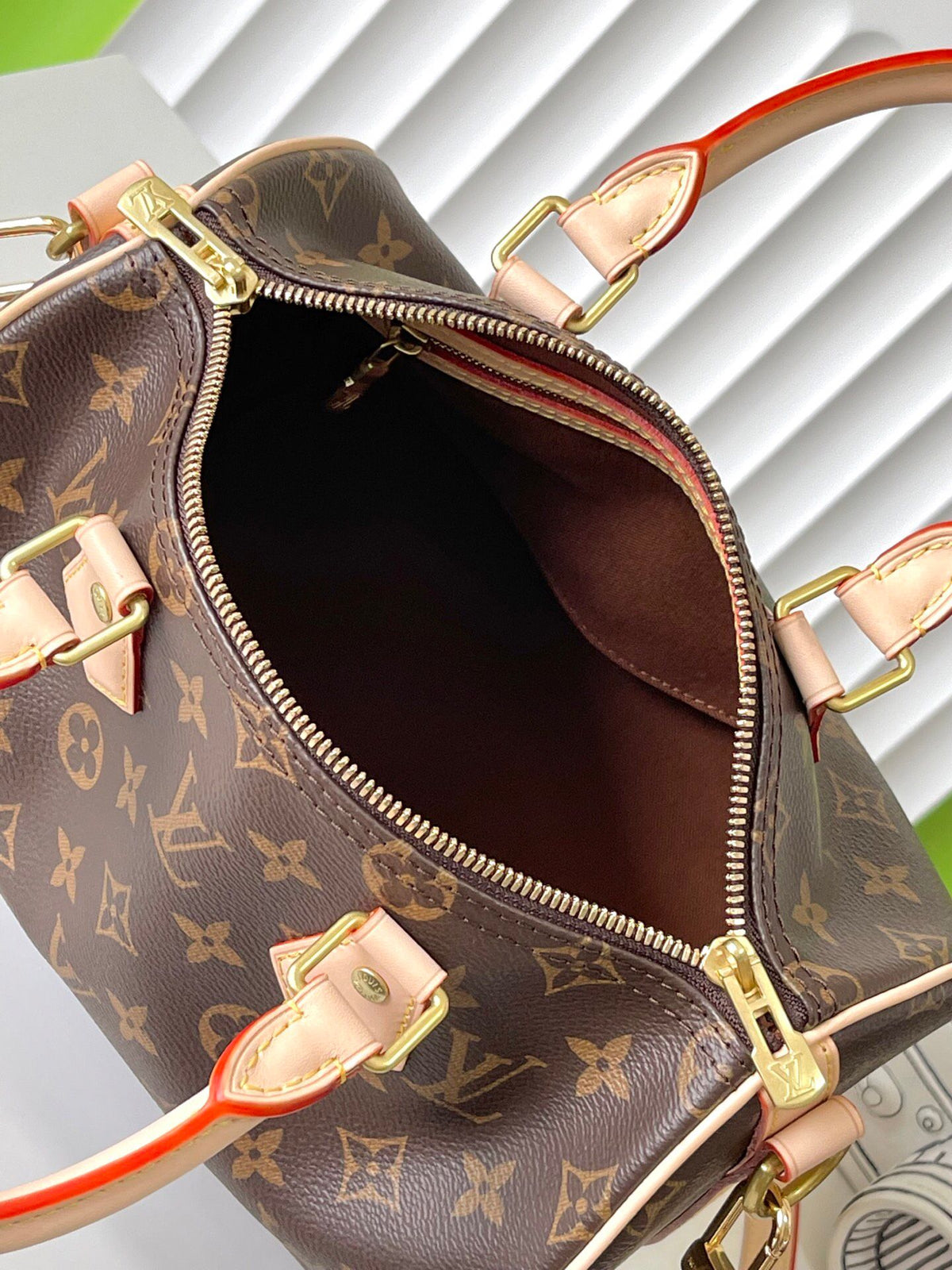 The highest version of the original factory leather top of the line original single with complete packaging top of the line original single physical shot M41113 size: 251915cm