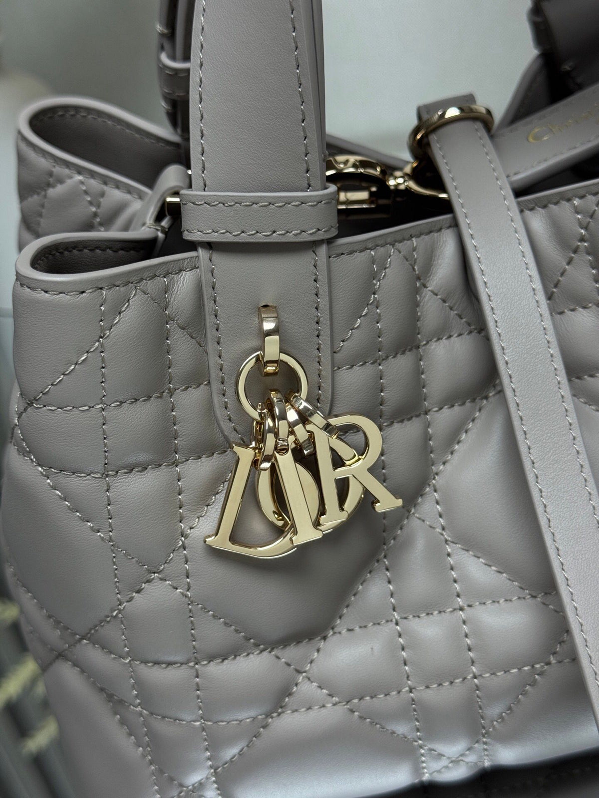 New Color TOUJOURS Handbag [New Color Gray Small]