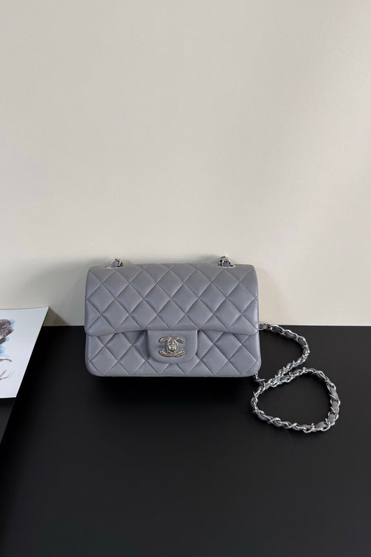 Upgraded version (full leather inside and outside) CF 20cm lambskin. Exclusive product in the market. Please see the pictures for leather details and workmanship. It is perfect. Welcome to compare. 116 Gray Silver