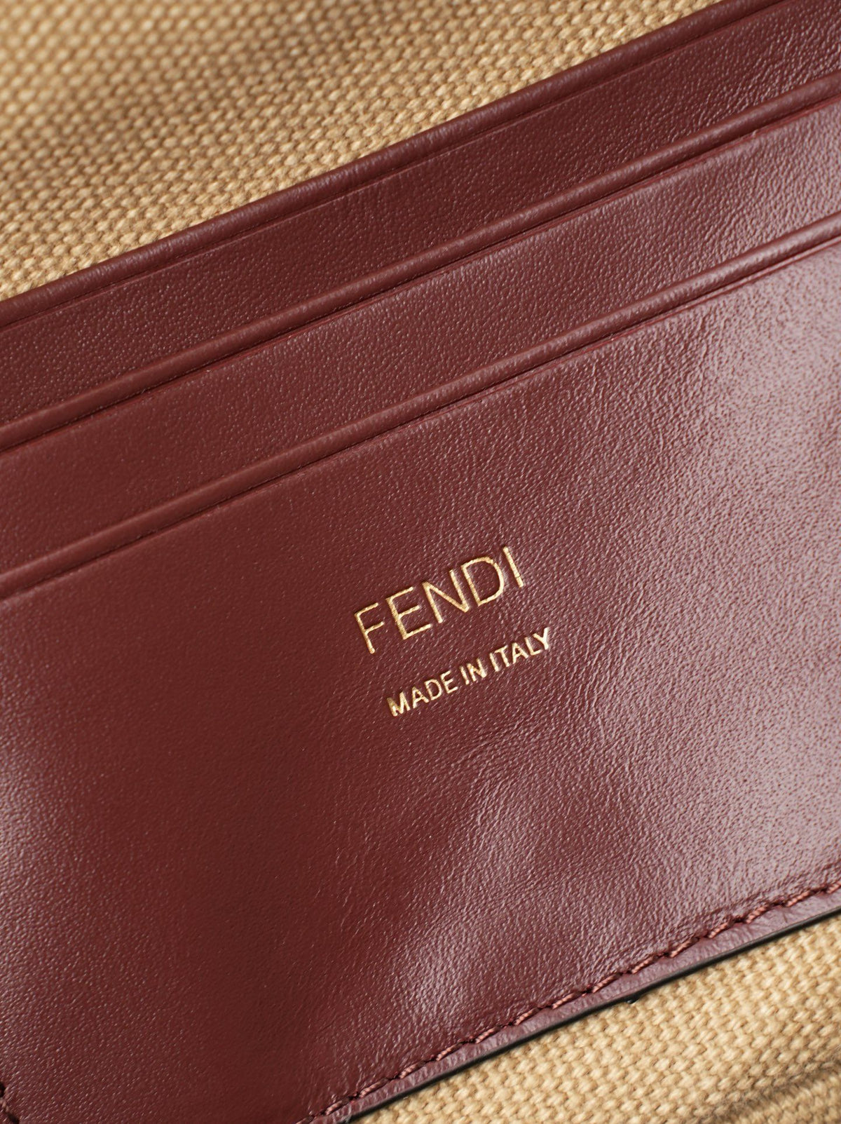Model 6004, small size 20cm, FENDI's popular classic Baguette, crafted from high-quality canvas with advanced techniques. The entire bag features double FF three-dimensional embroidery, boasting an unparalleled texture. It comes with a detachable shoulder