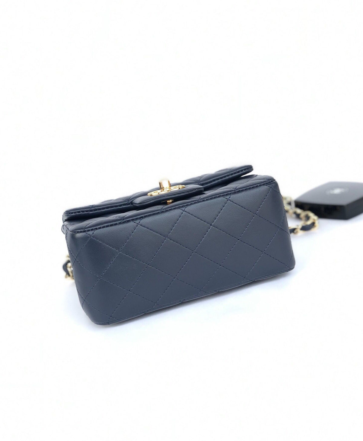 Fang Fatzi Mini 17cm CF has a very feminine elegance and inherits classics. It is listed as the historical sales champion and is an indispensable piece in every pink fan’s wardrobe. 17cm650 Sheepskin