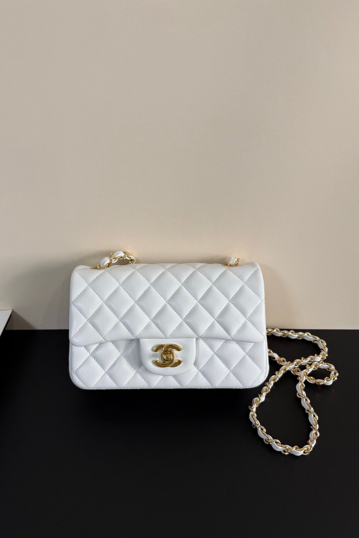 Upgraded version (full leather inside and outside) CF 20cm lambskin. Exclusive product in the market. Please see the pictures for leather details and workmanship. It is perfect. Welcome to compare. 116 Platinum