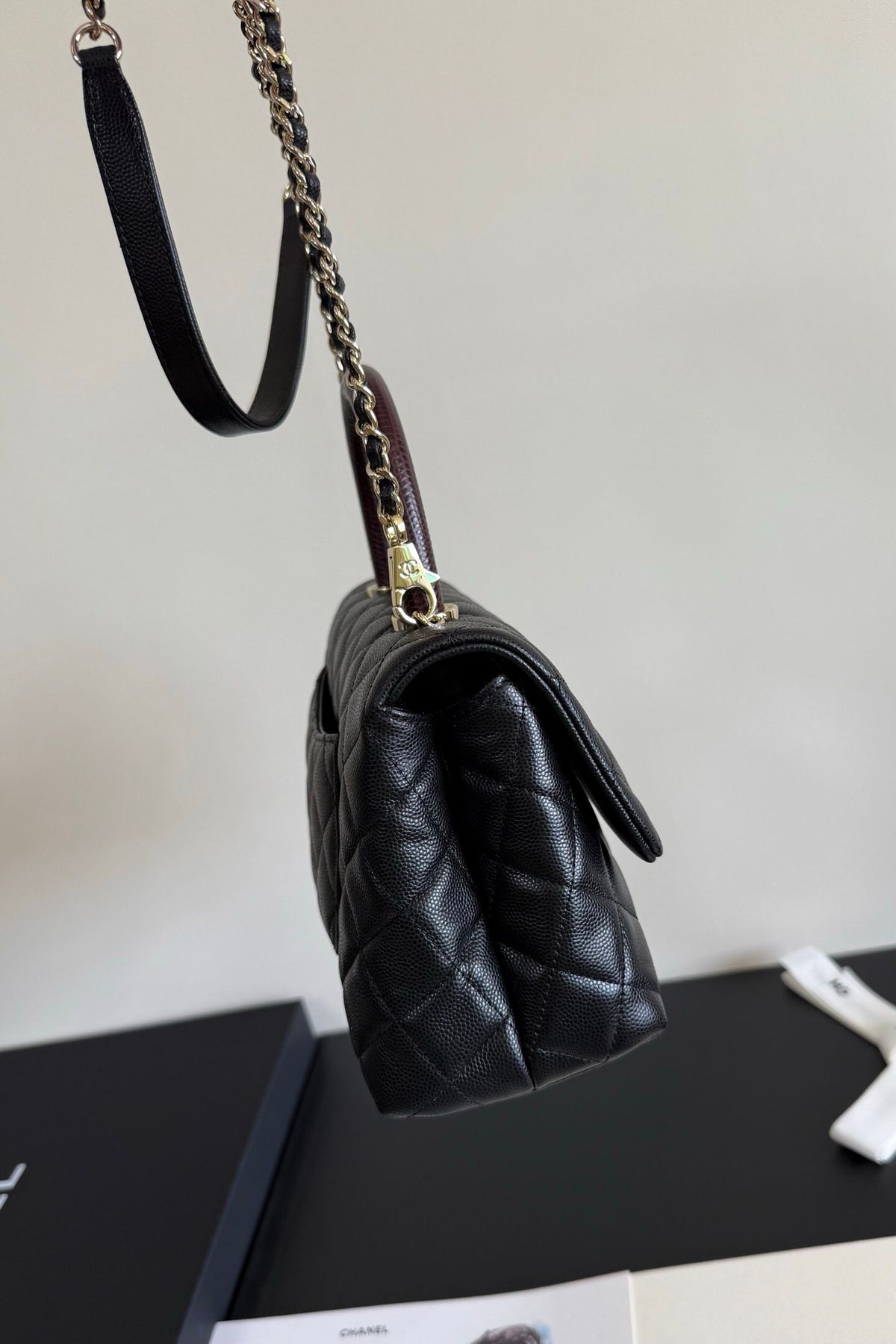 A186Coco handle top flip single shoulder chain handle bag, detachable shoulder strap, original cowhide soft to the touch, full copper hardware, size, small size 23cm1080