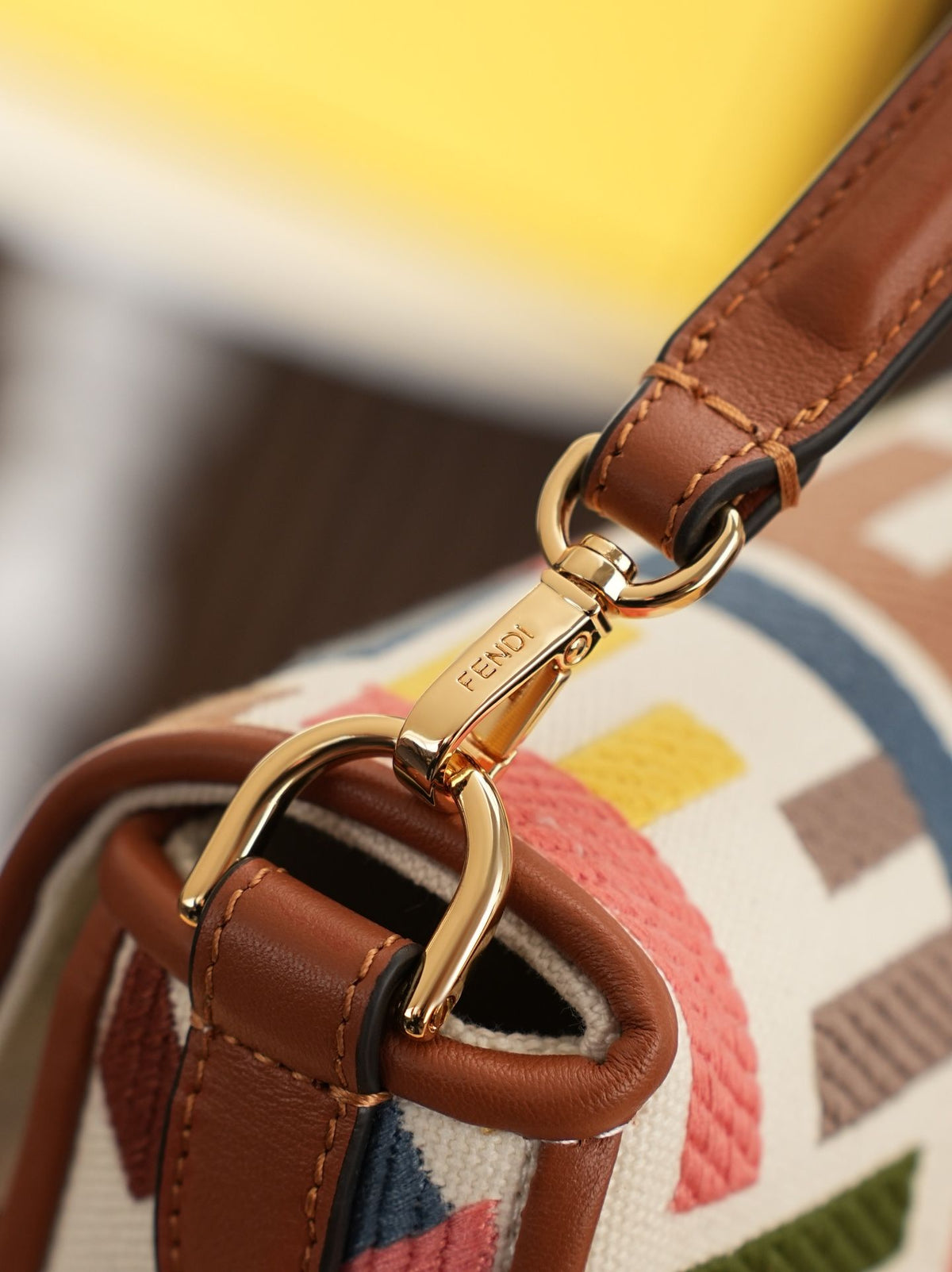 Model 6004, small size 20cm, FENDI's popular classic Baguette, crafted from high-quality canvas material, features double FF three-dimensional embroidery throughout the entire bag, creating an unparalleled texture. It comes with a detachable shoulder