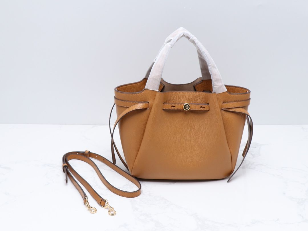 Purchasing Quality 420 Latest Tory Brunch Little Xiaomi Tote Bag Made of Soft Pebble Leather with a Soft Waist silhouette, It is the Ultimate Daily Handbag. Lightweight, spacious interior with deep pockets, thin waistband, and our brand new button logo