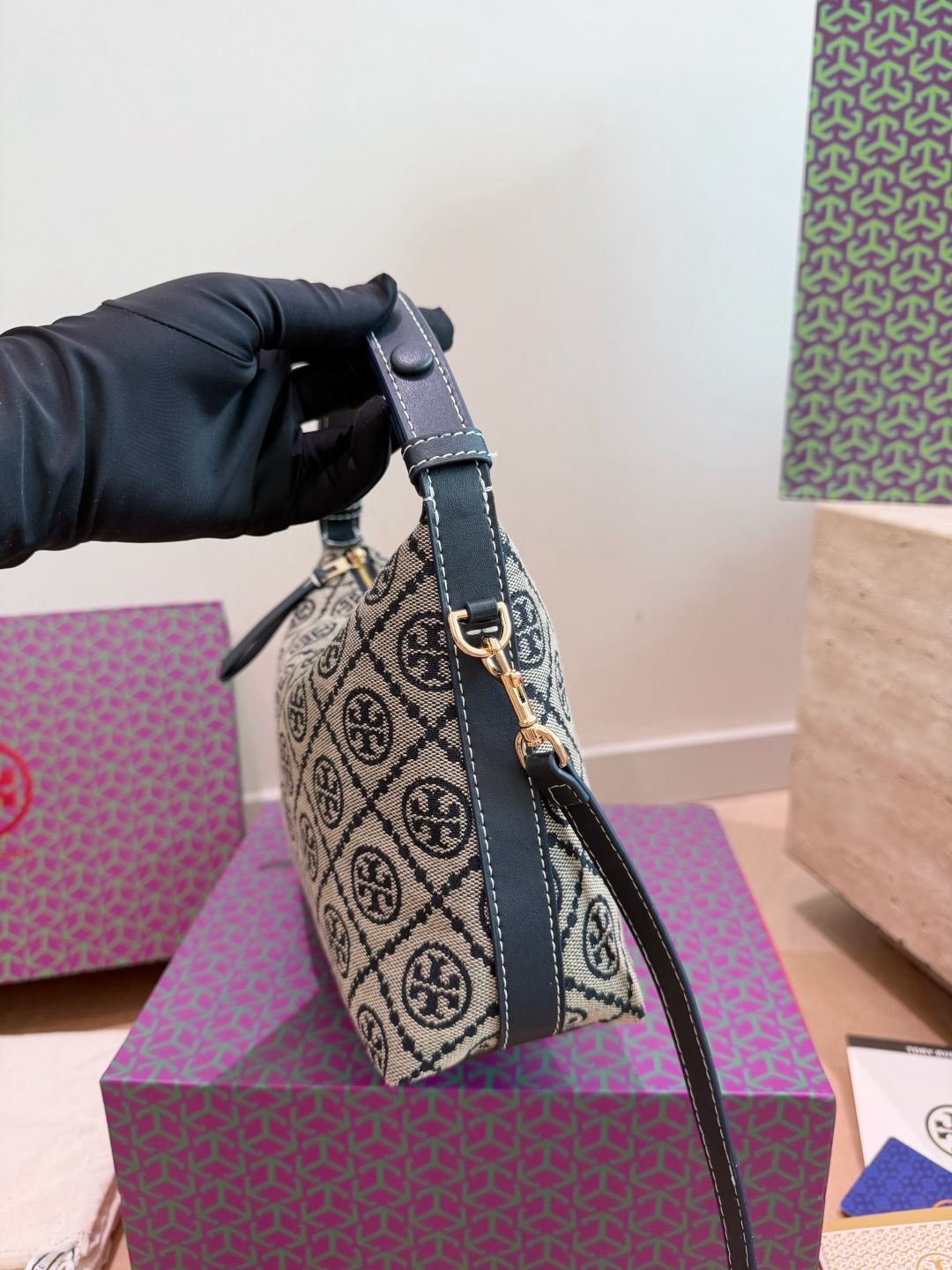 Comes with Toryburch gift box/presbyopia lunch box package