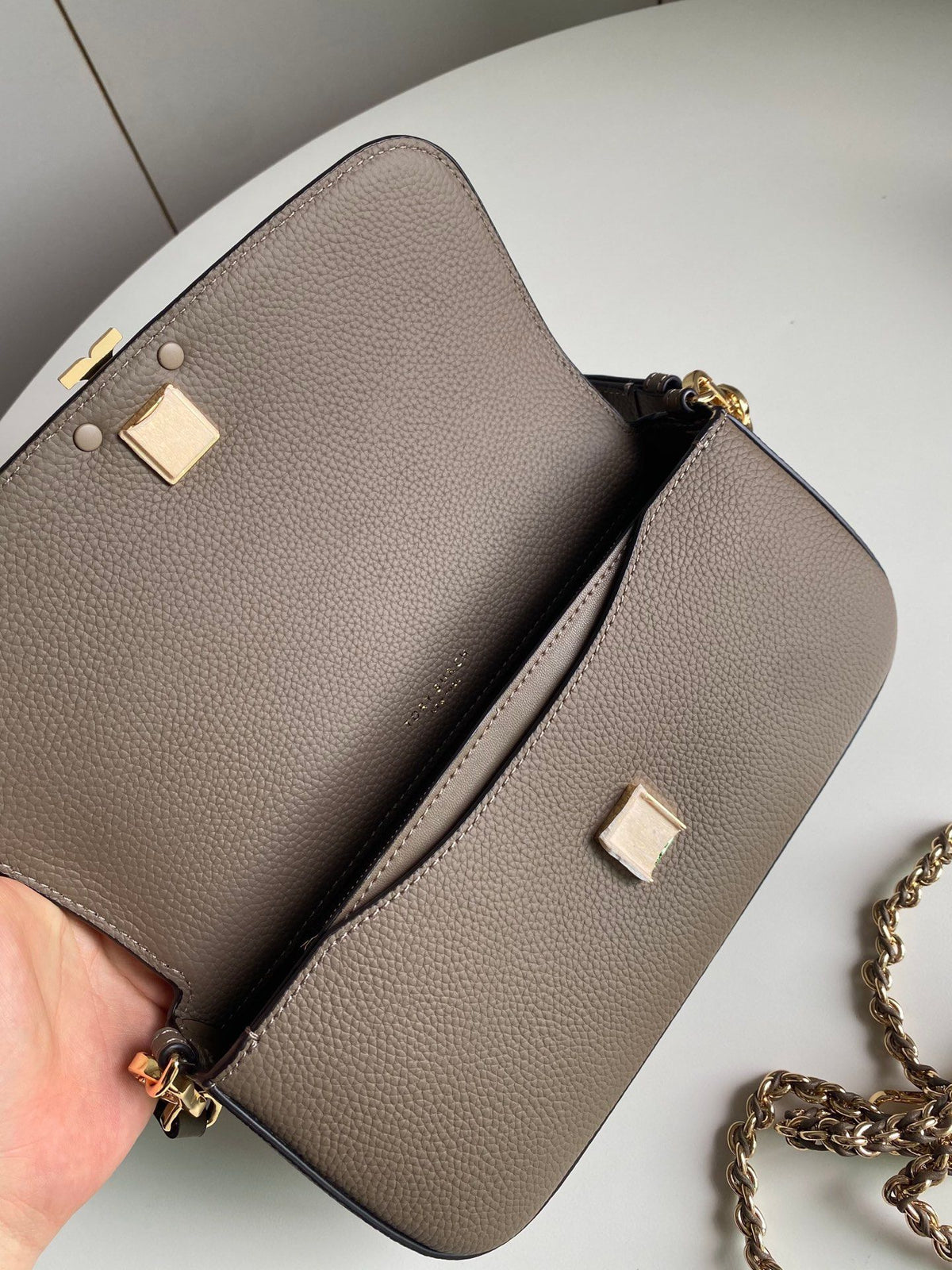 TB Tang Li Bai Qi women's casual versatile shoulder bag, crossbody bag, armpit bag, lychee patterned cowhide