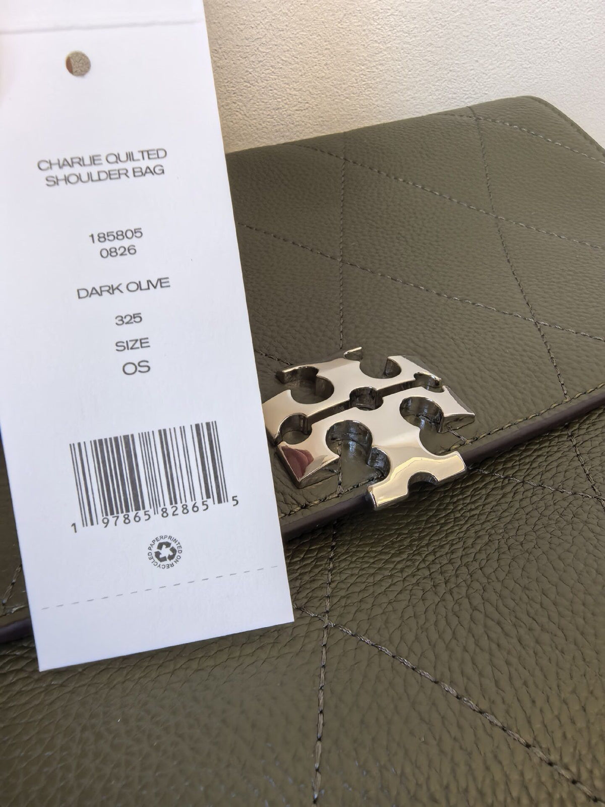 Title: 1520 Large TORY BURCH | Black Gold Charlie Quilted Shoulder Collection Black Gold Charlie Bag Selection Guide Here Comes the Large Super Capacity, Commuter Stopper, Short Apprentice, OK, Medium Size, Suitable for Daily Streetwear, Super Atmosphere
