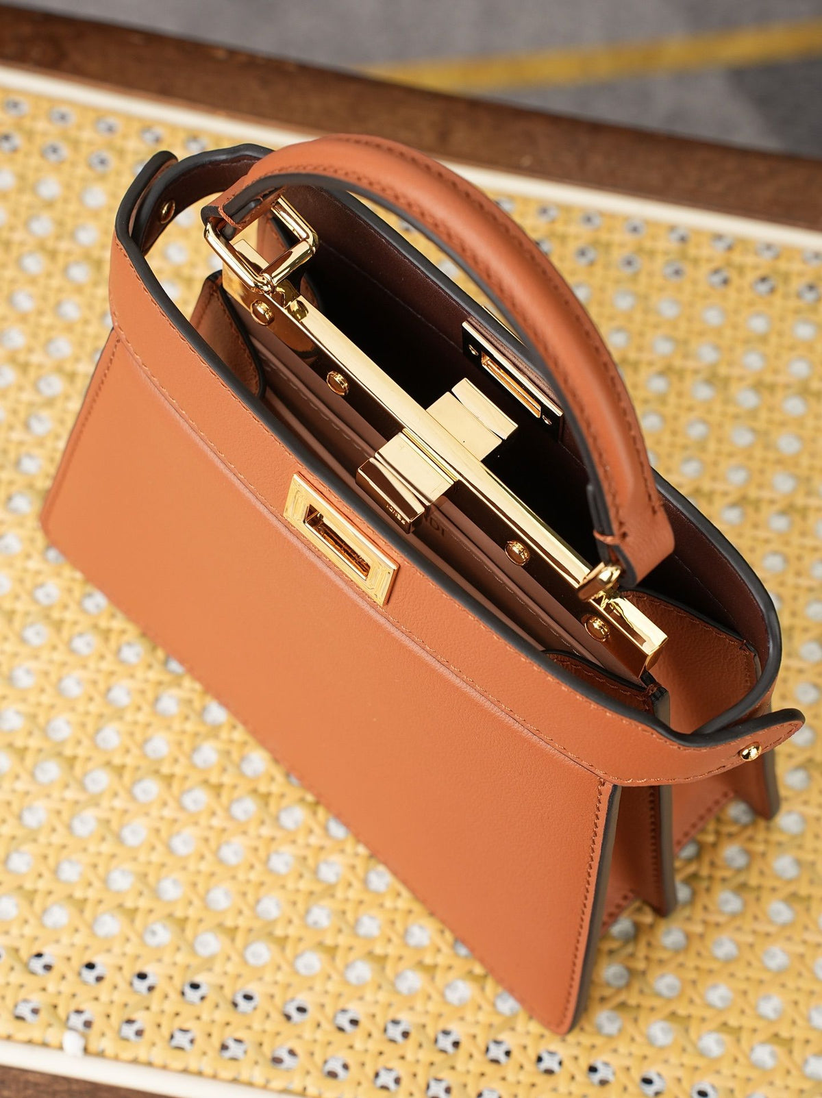Model 8005 small size 201115cm FE ND1 peekaboo I see u handbag, brand new peekaboo I see u just to see your different side, new design continues the classic peekaboo trapezoidal contour and square twist lock design, with organ style design added to the