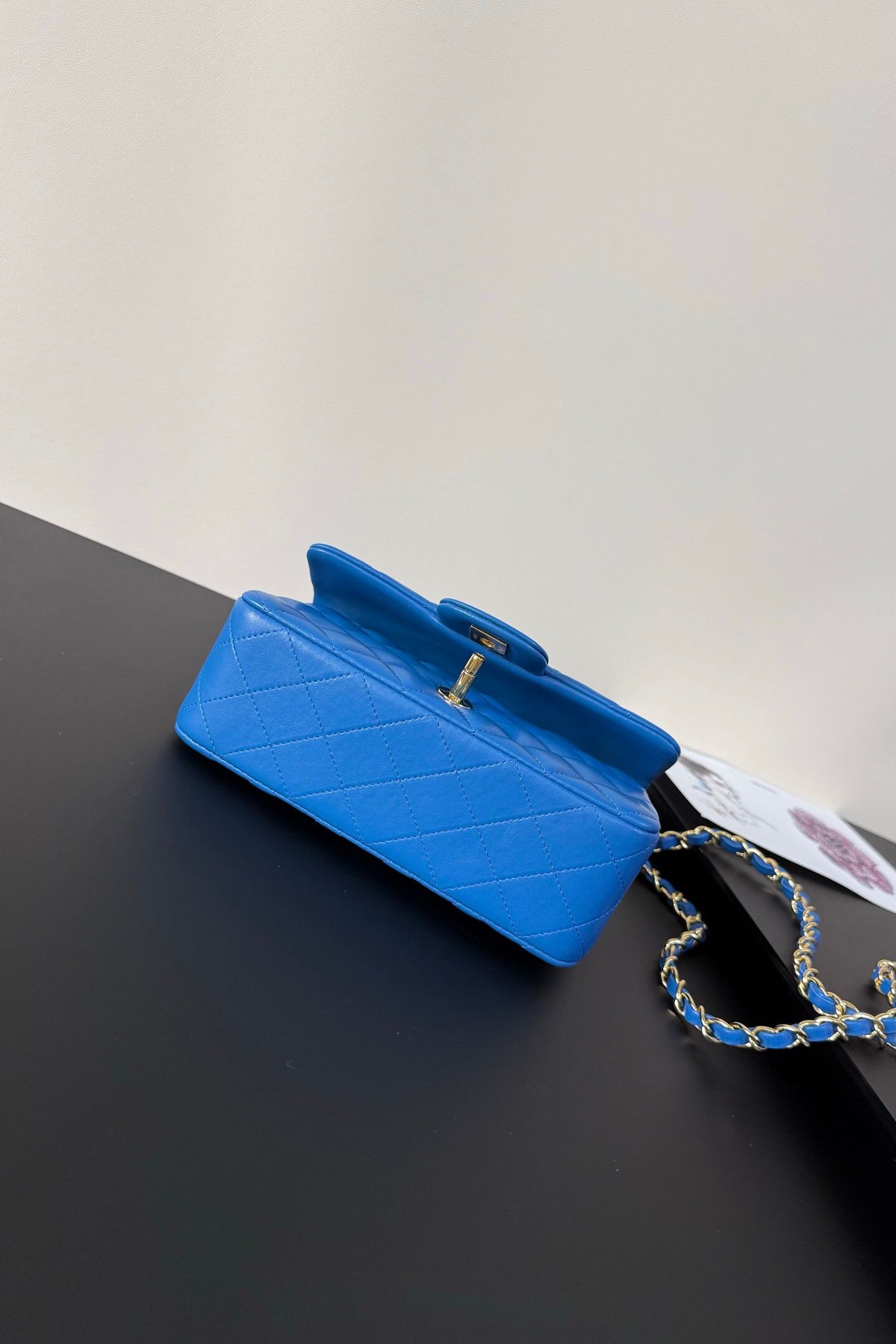 Upgraded version (full leather inside and outside) CF 20cm lambskin. Exclusive product on the market. Please see the pictures for leather details and workmanship. It is perfect. Welcome to compare. 116 electro-optical blue gold buckle.