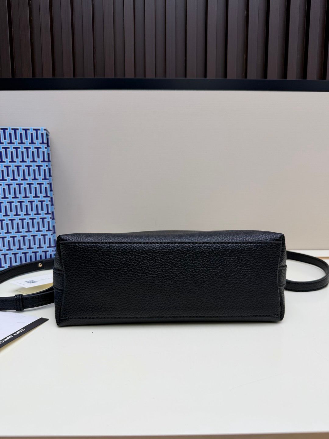 New small-sized floral TB commuting bag for spring and summer fashion show, popular selection of top layer cowhide, lychee patterned cowhide dumpling bag, lunch box bag, box bag, portable single room armpit bag, crossbody bag