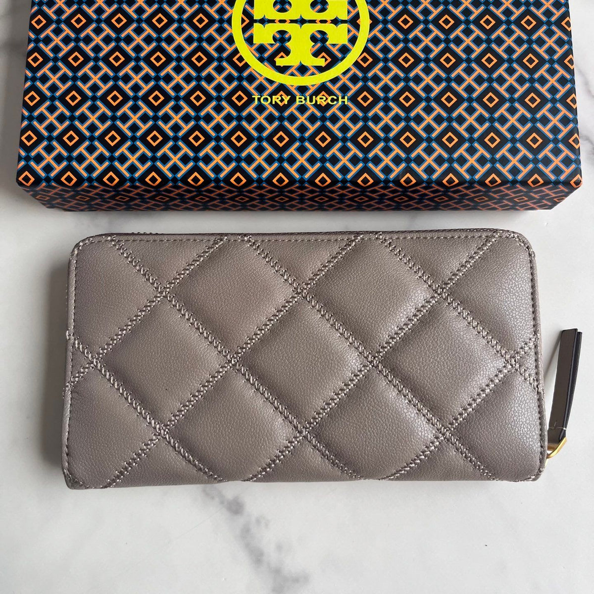 Classic and popular zipper bag with frosted black, black, and gray color, size 19.510