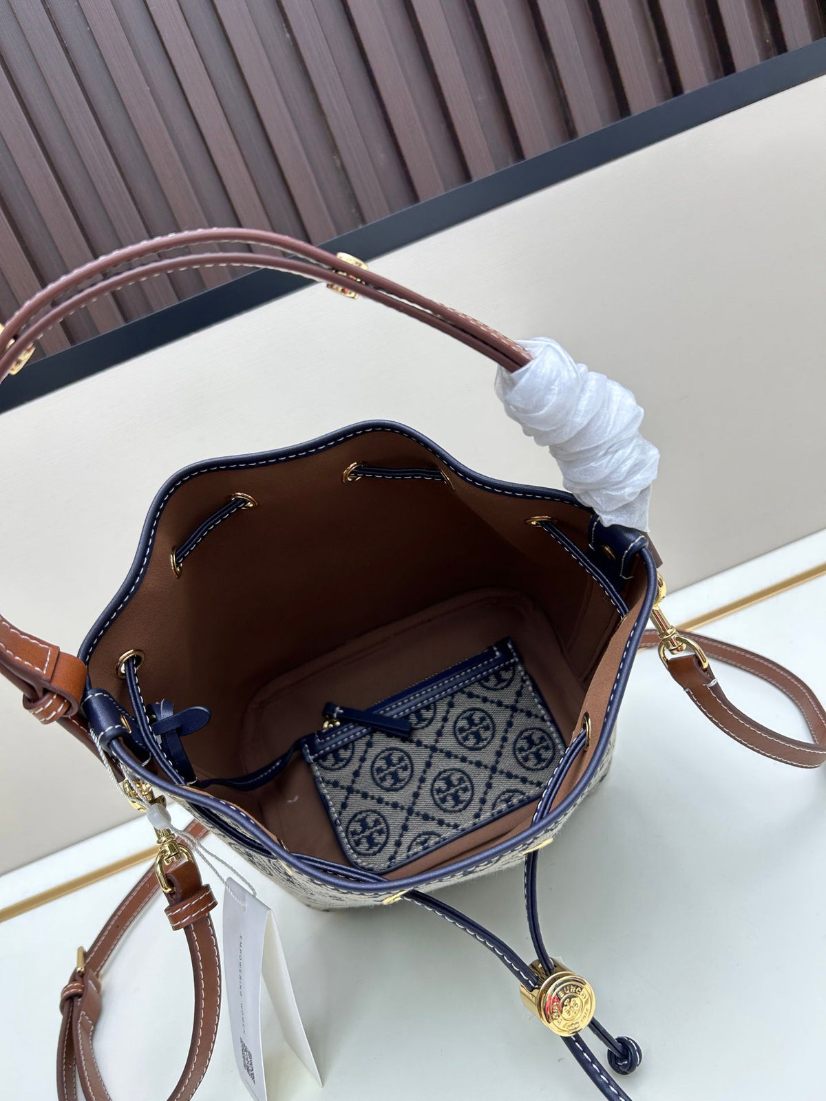 Batch 350 new medium-sized bucket bag TORY BURCH T MONOGRAM vintage jacquard crossbody bucket bag size 17.9x21.2x11.7cm