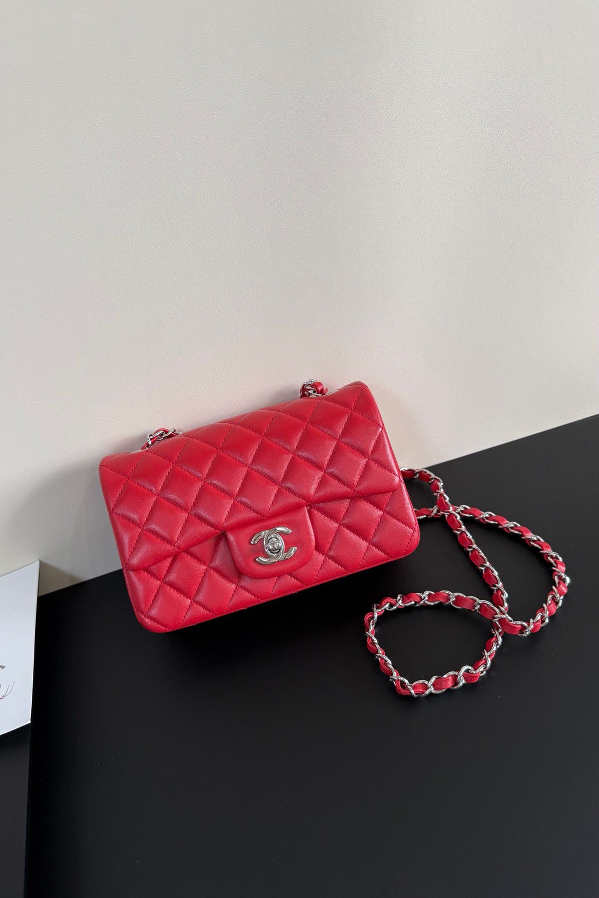 Upgraded version (full leather inside and outside) CF 20cm lambskin. Exclusive product in the market. Please see the pictures for leather details and workmanship. It is perfect. Welcome to compare. 116 red silver buckle.